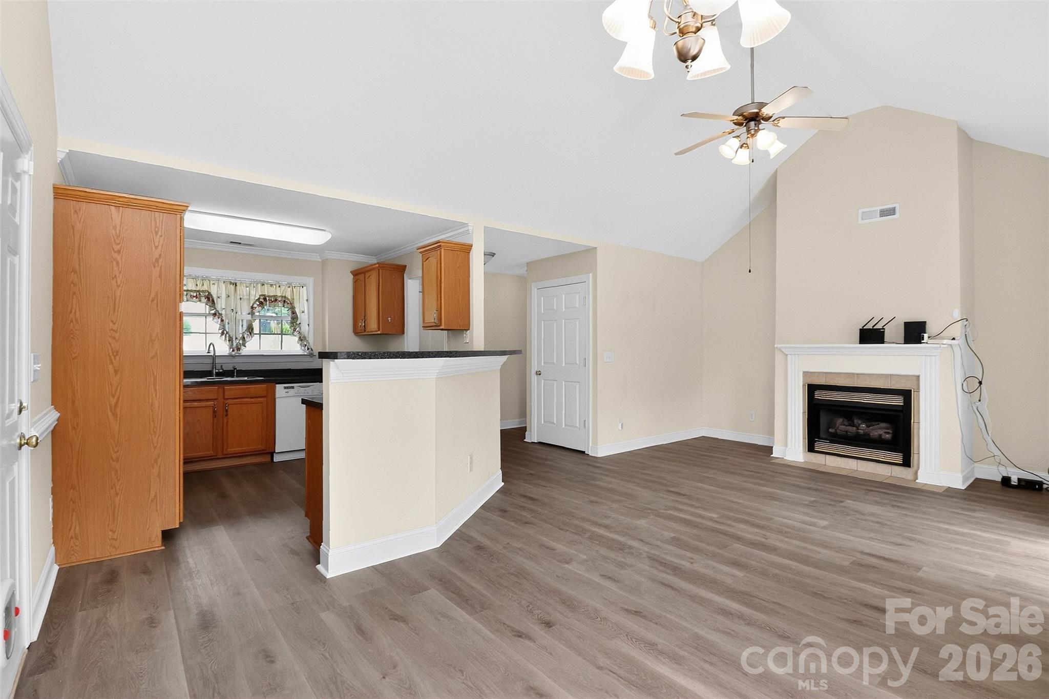 2823 Gourdvine Drive Property Photo 10