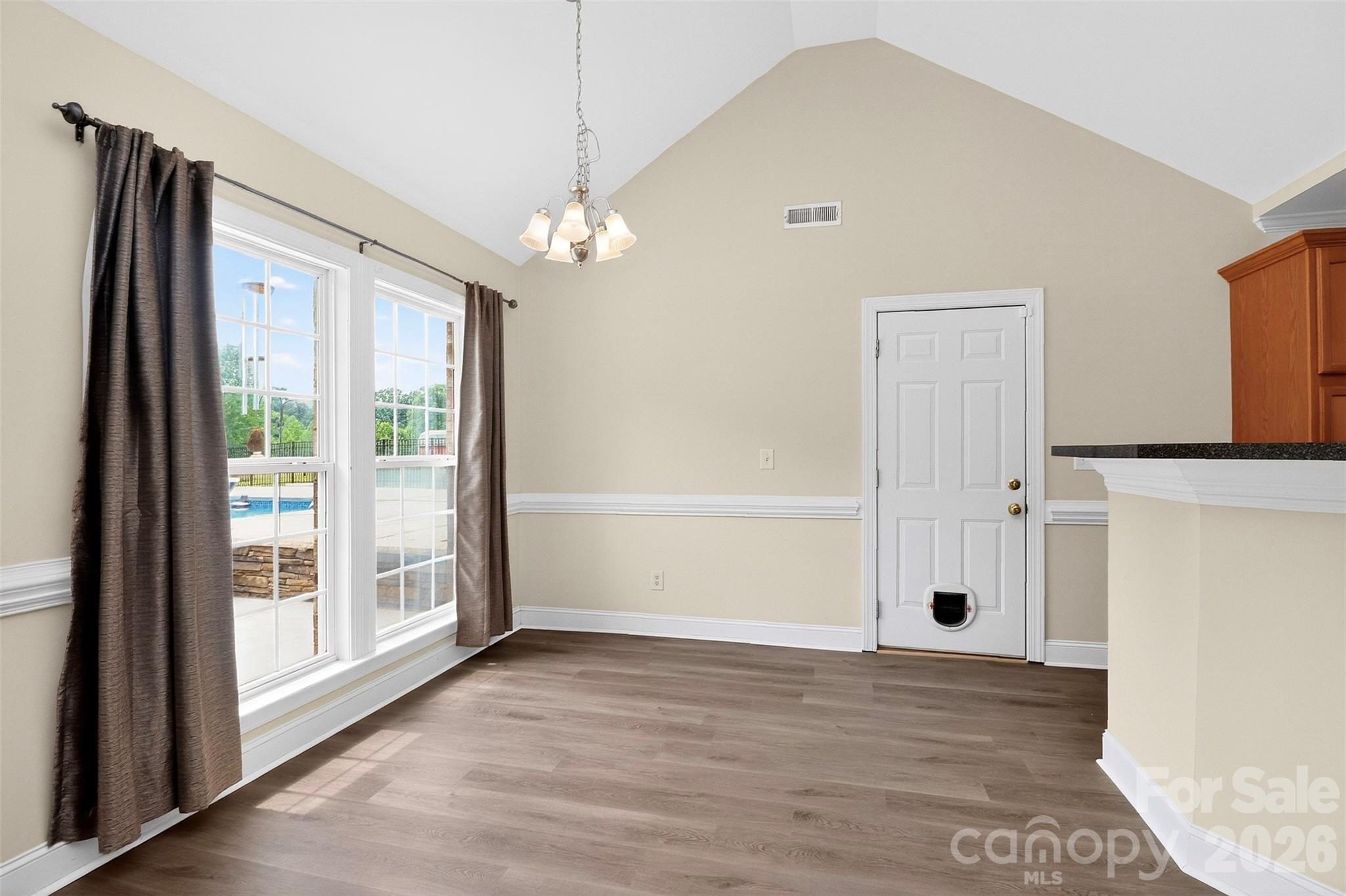2823 Gourdvine Drive Property Photo 11