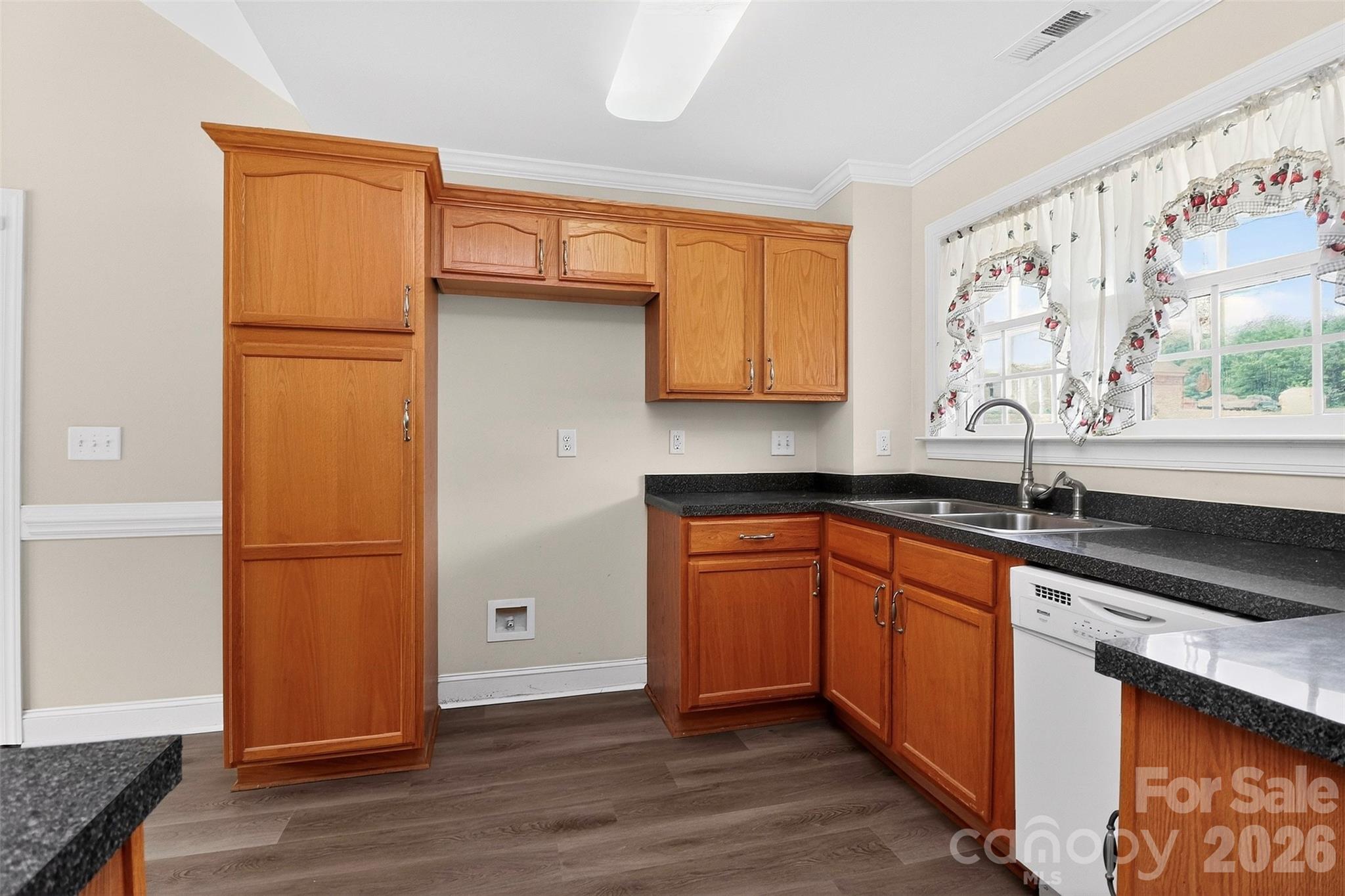 2823 Gourdvine Drive Property Photo 13