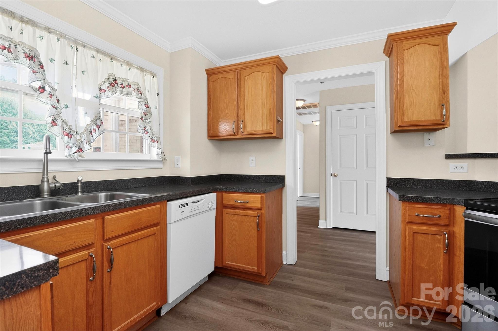 2823 Gourdvine Drive Property Photo 15