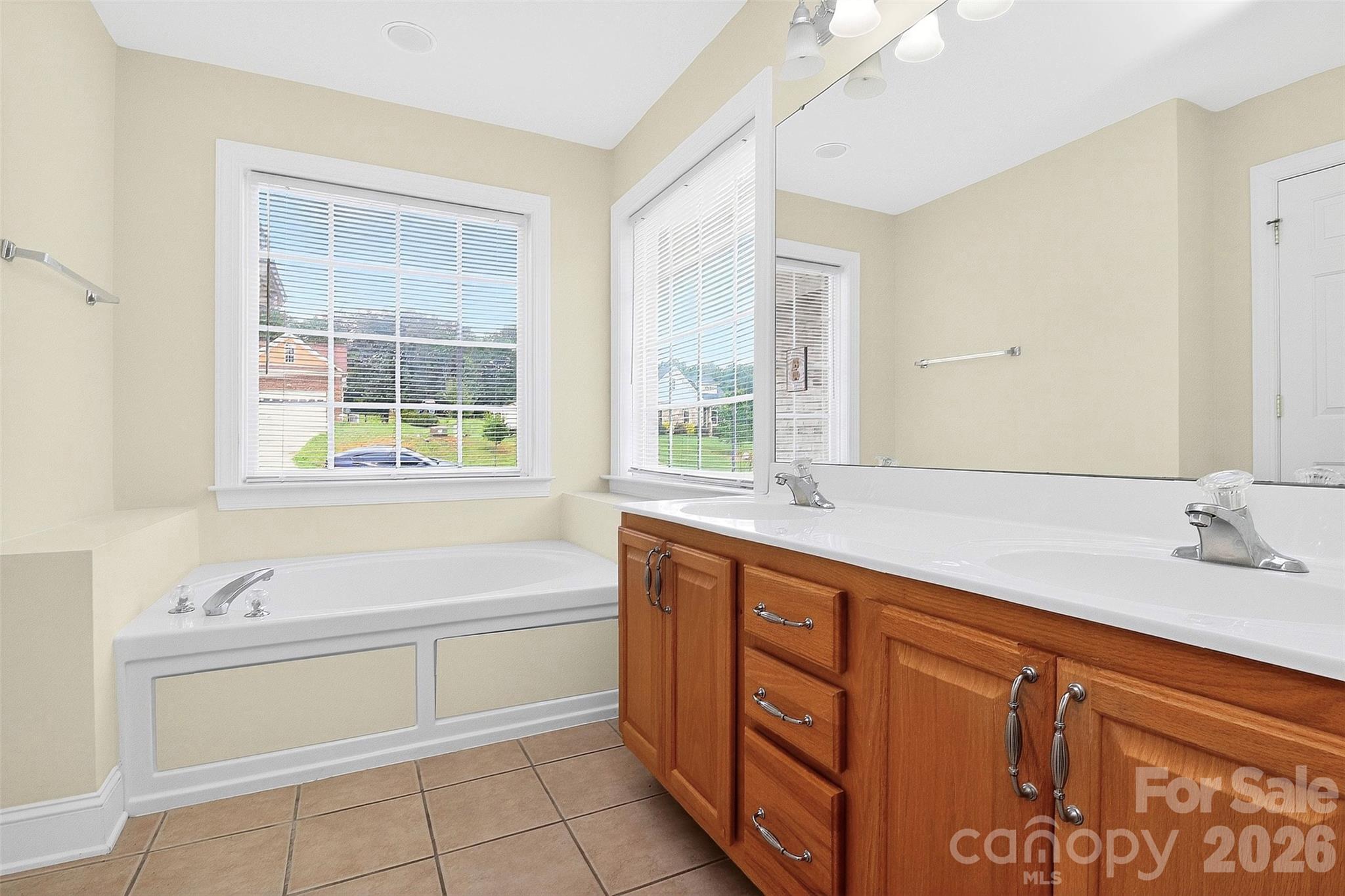 2823 Gourdvine Drive Property Photo 28