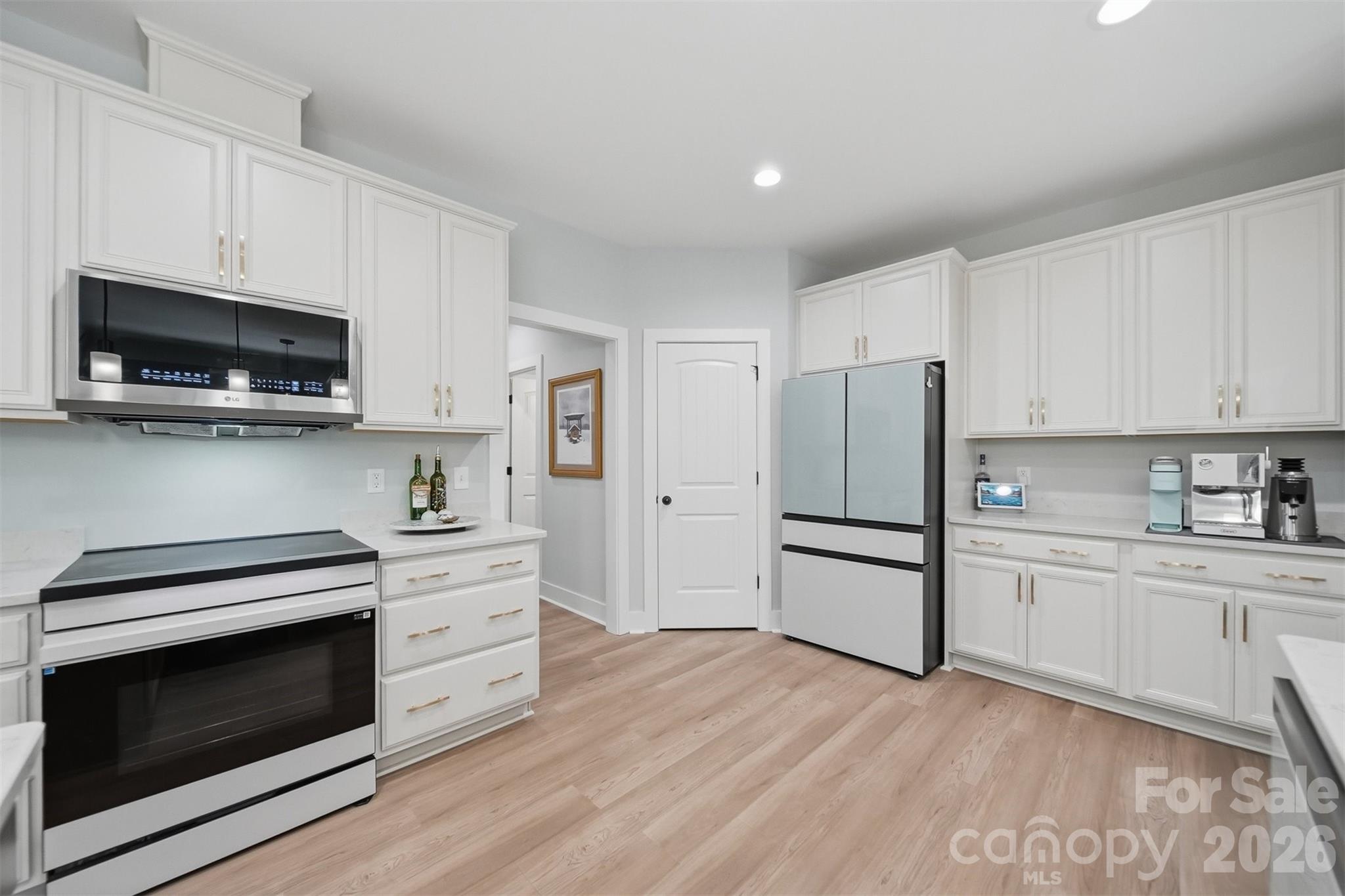 111 Lakefront Drive Property Photo 16