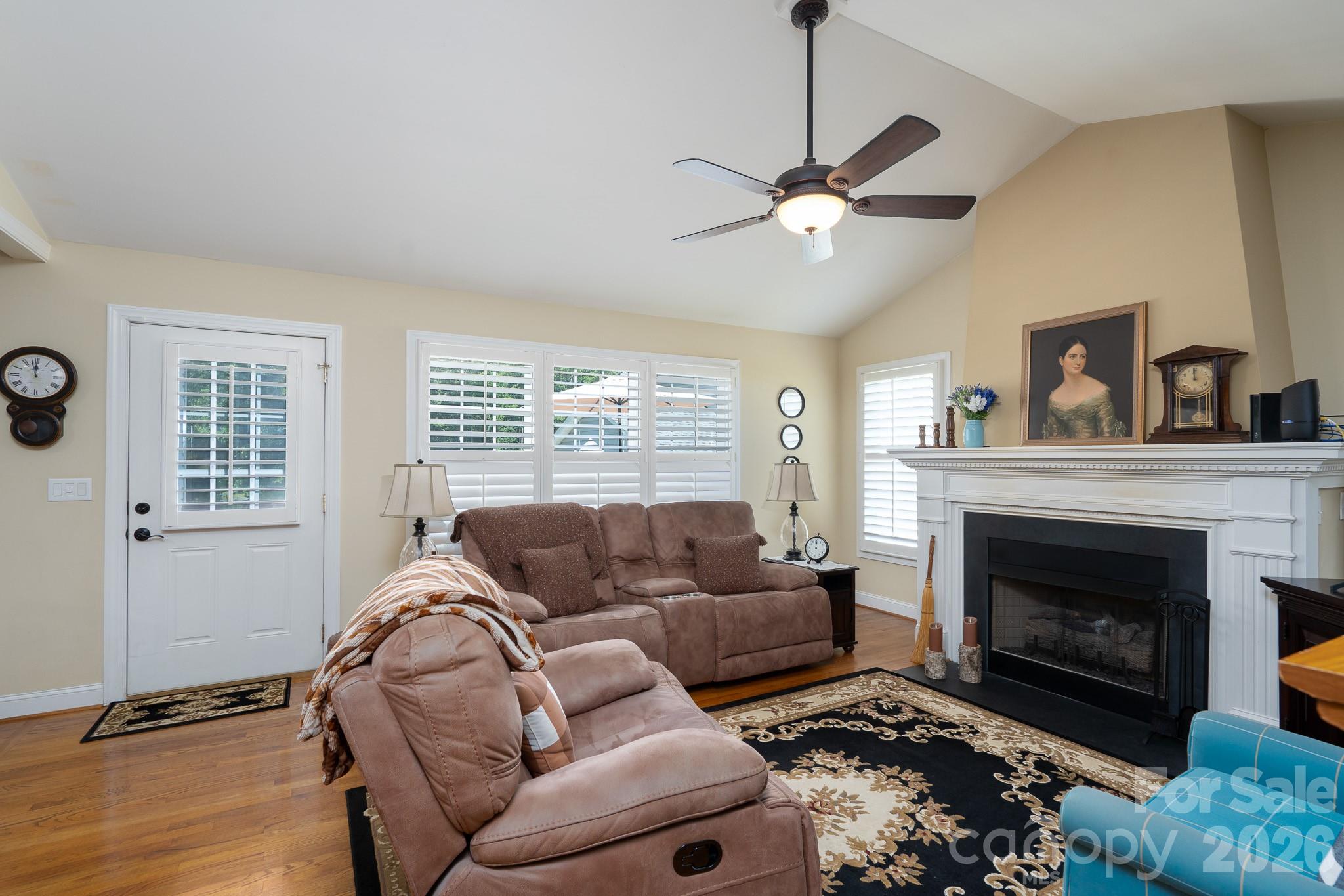 587 Marigold Drive Property Photo 2