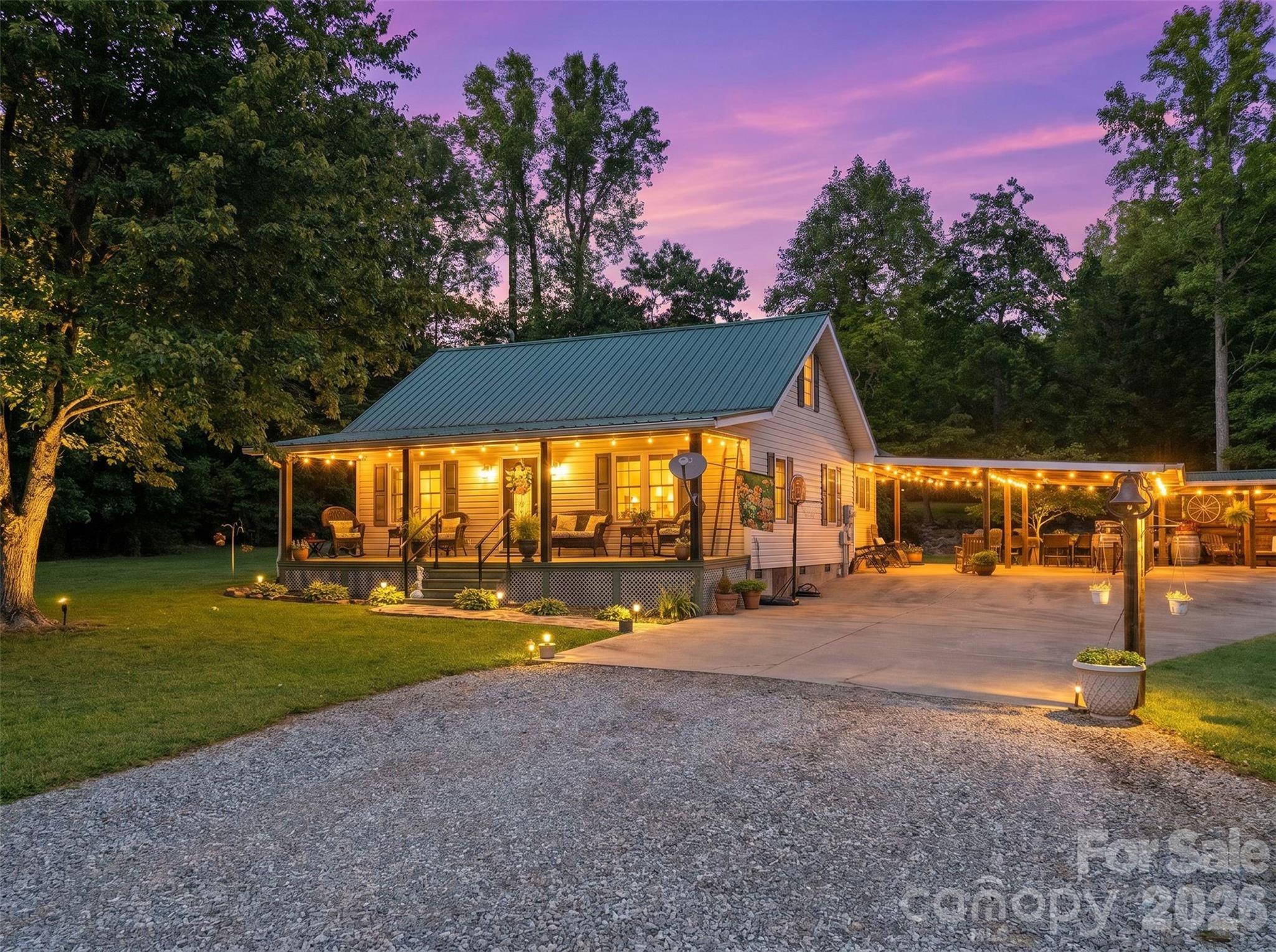 176 + 174 Oak Hollow Road Property Photo 1