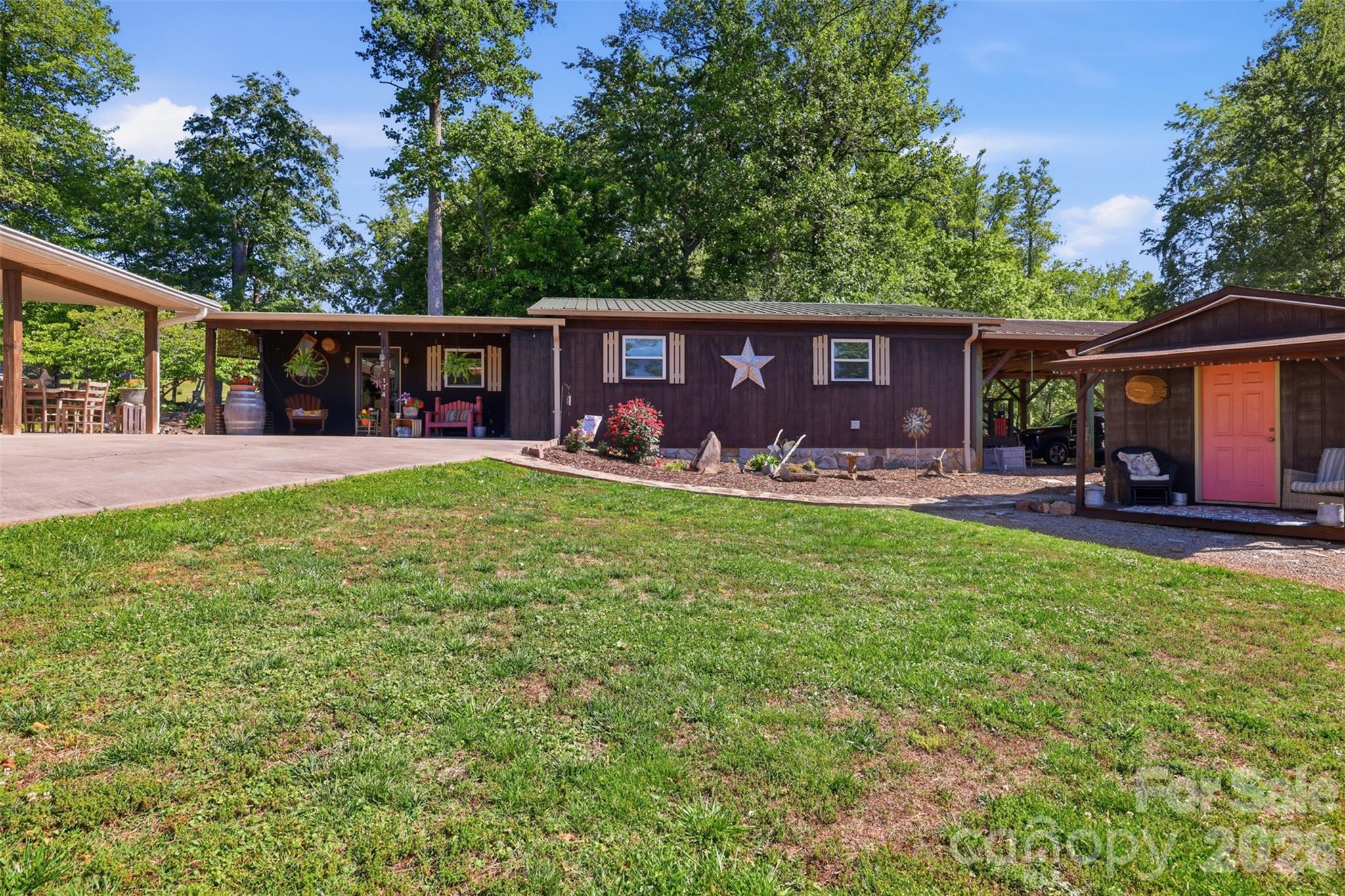 176 + 174 Oak Hollow Road Property Photo 8
