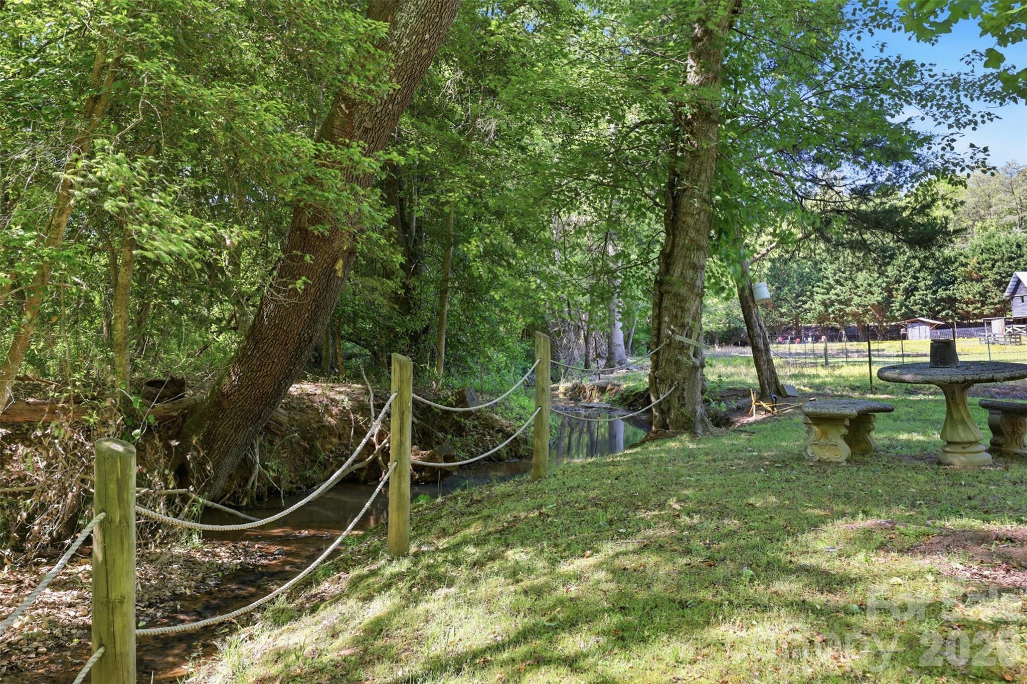 176 + 174 Oak Hollow Road Property Photo 10