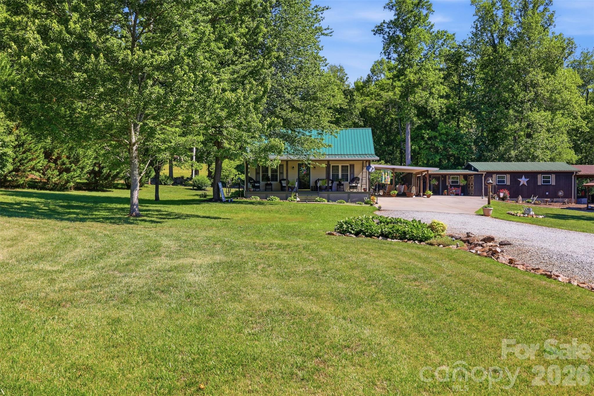 176 + 174 Oak Hollow Road Property Photo 11