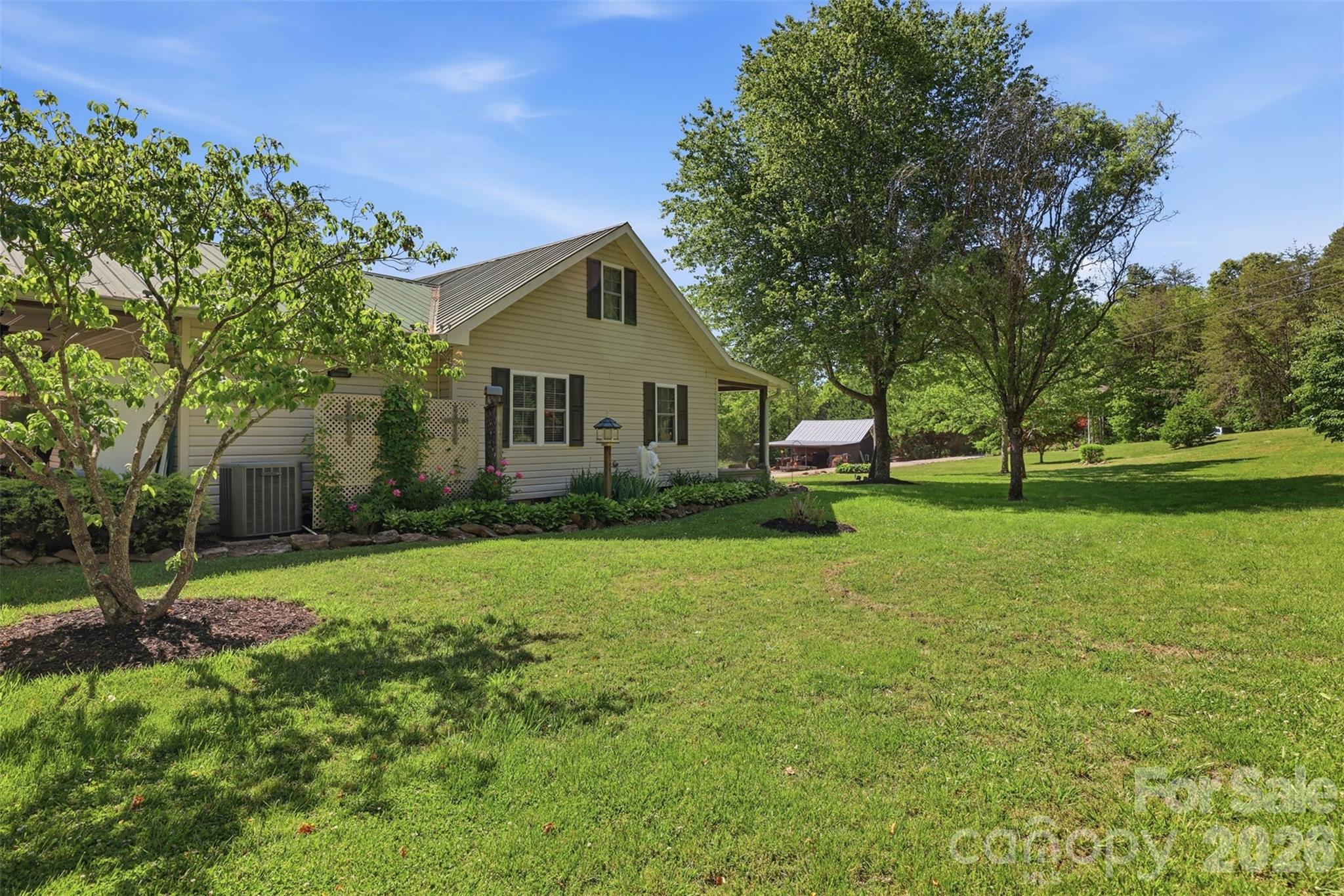 176 + 174 Oak Hollow Road Property Photo 13