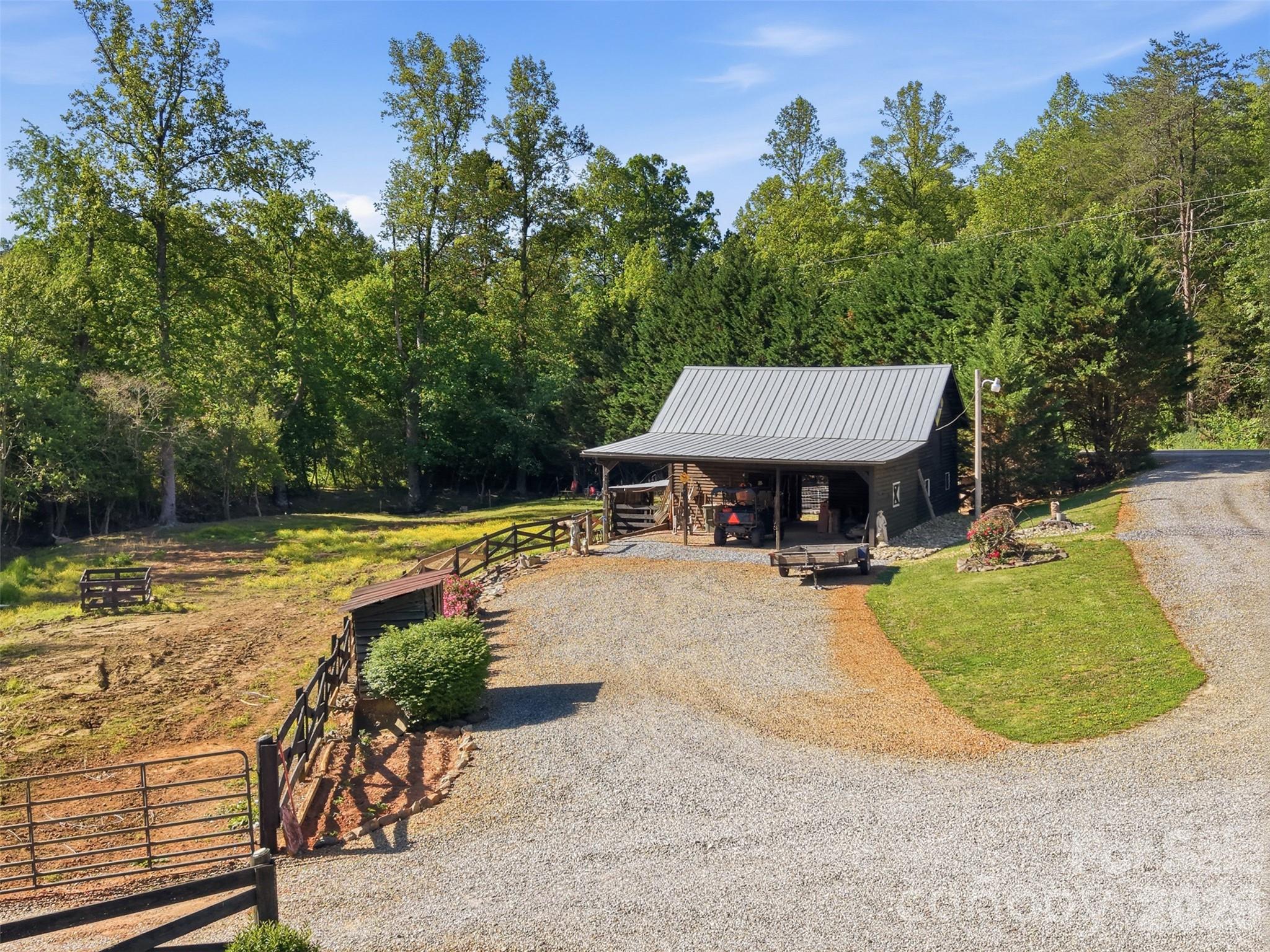176 + 174 Oak Hollow Road Property Photo 17