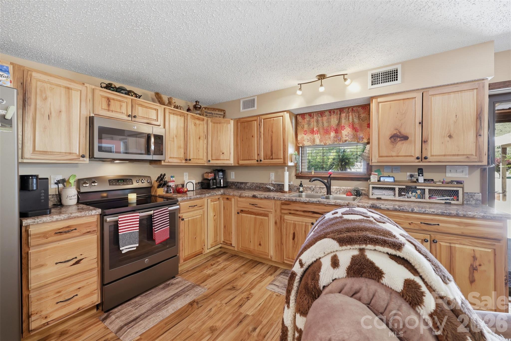 176 + 174 Oak Hollow Road Property Photo 32