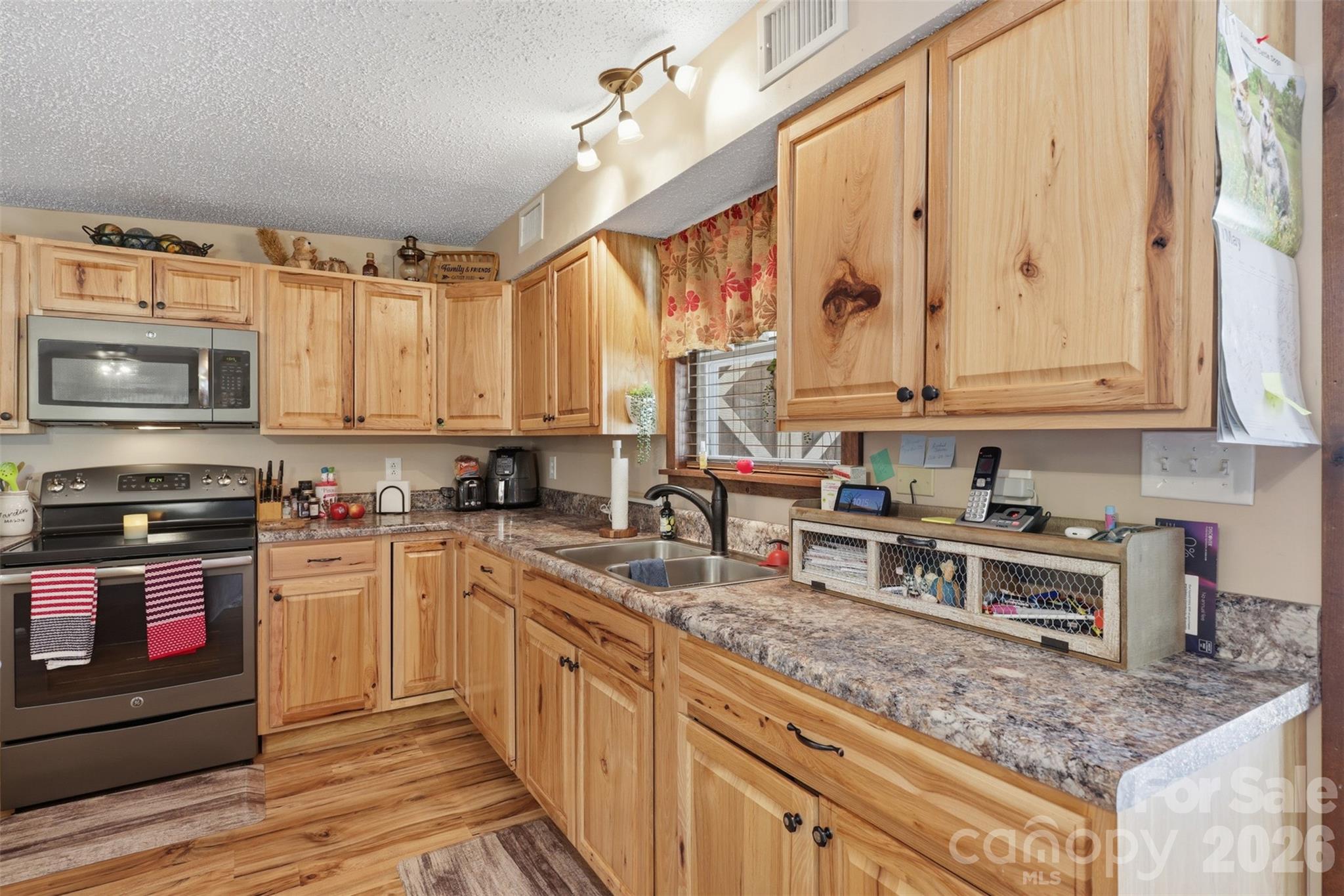 176 + 174 Oak Hollow Road Property Photo 33