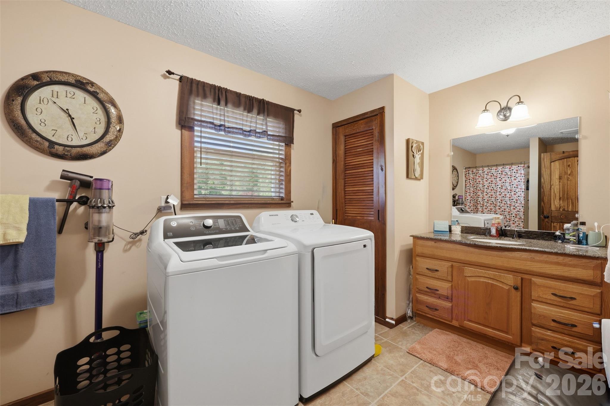 176 + 174 Oak Hollow Road Property Photo 42