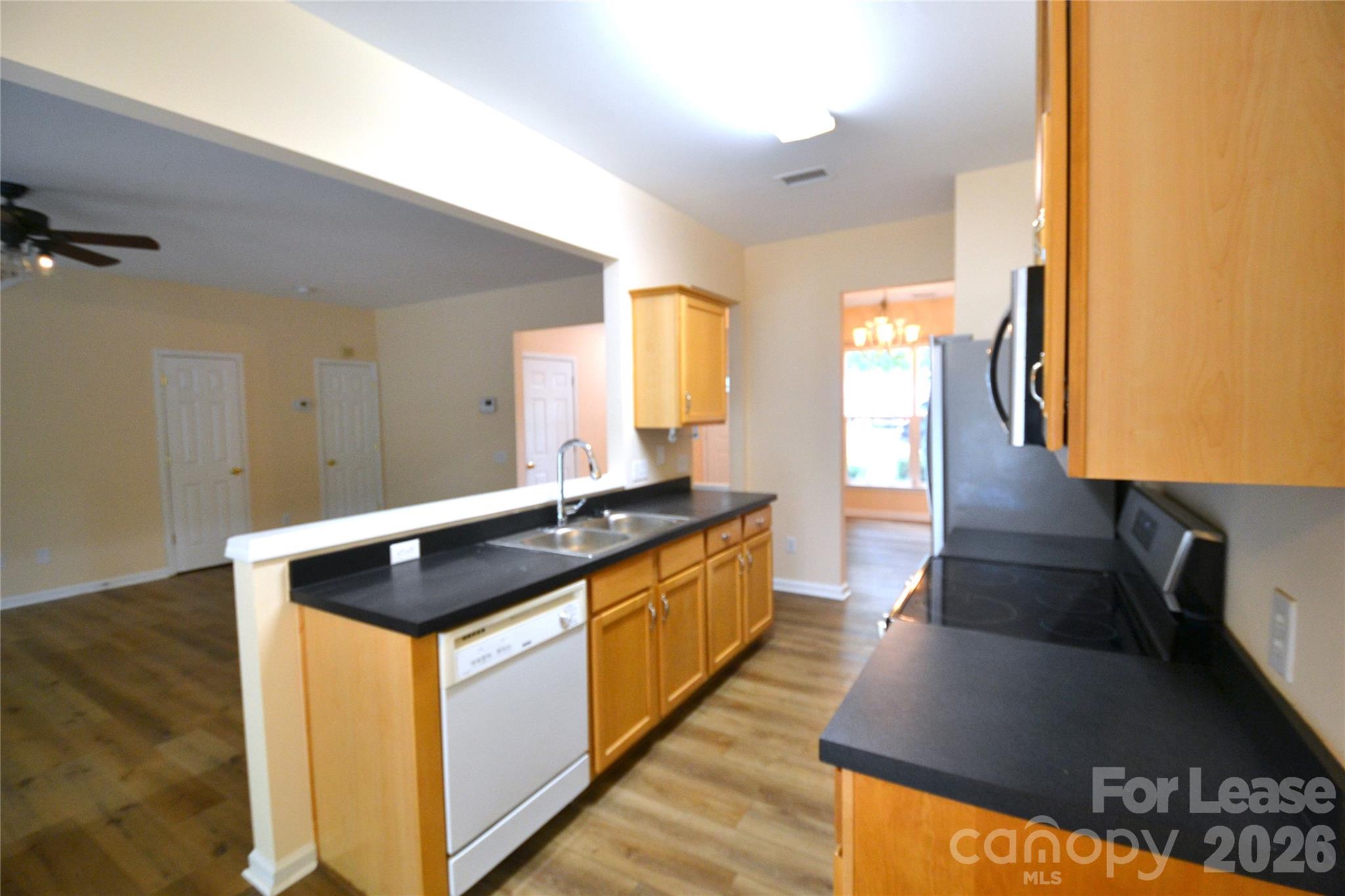 6820 Beverly Springs Drive Property Photo 11