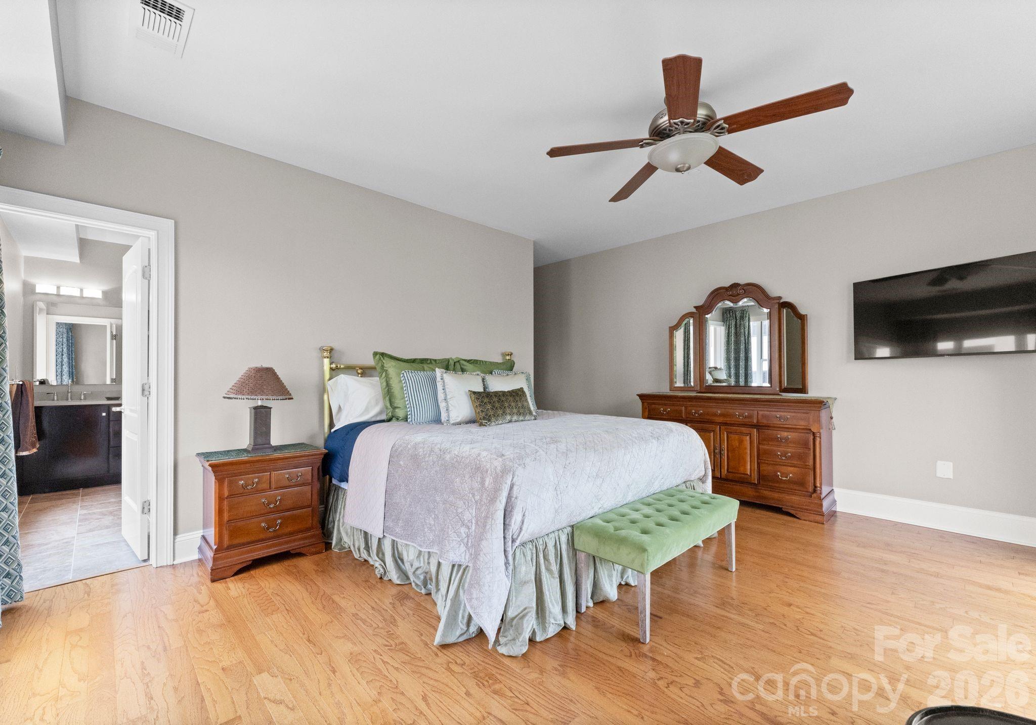 400 N Church Street 422 Property Photo 27