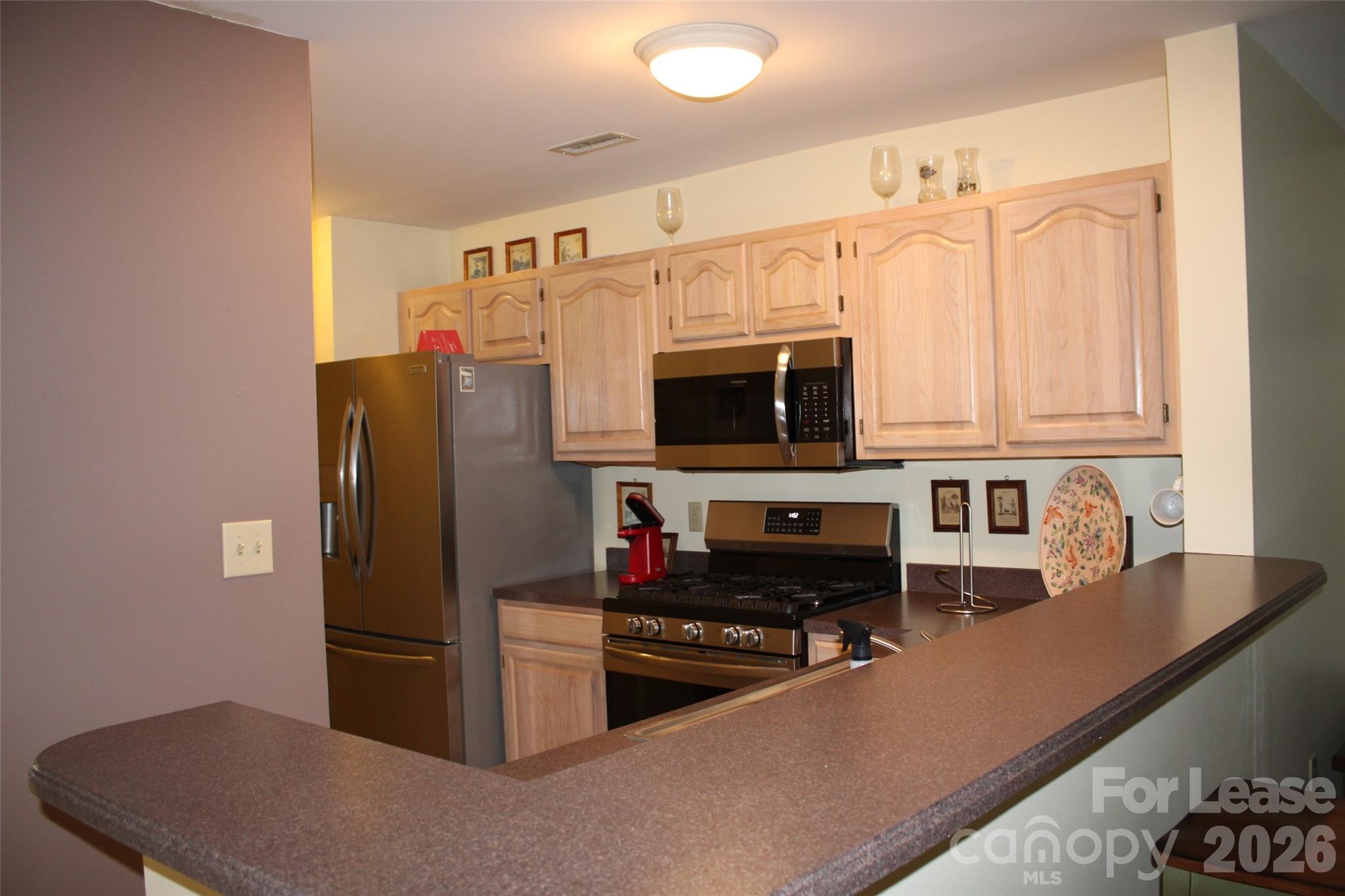 763 Southwest Drive Property Photo 3