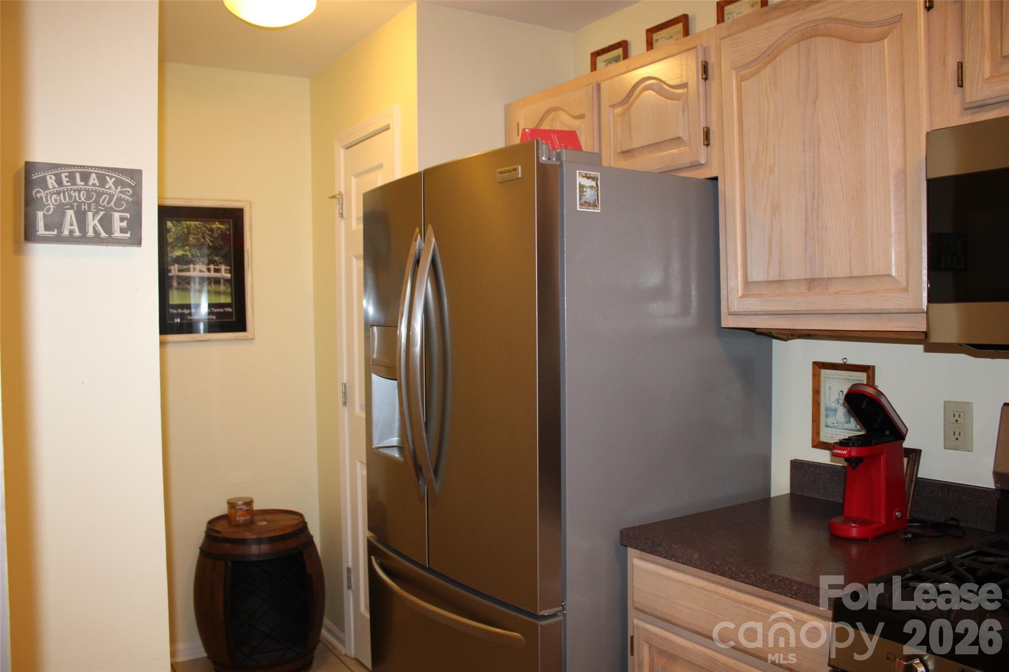 763 Southwest Drive Property Photo 5