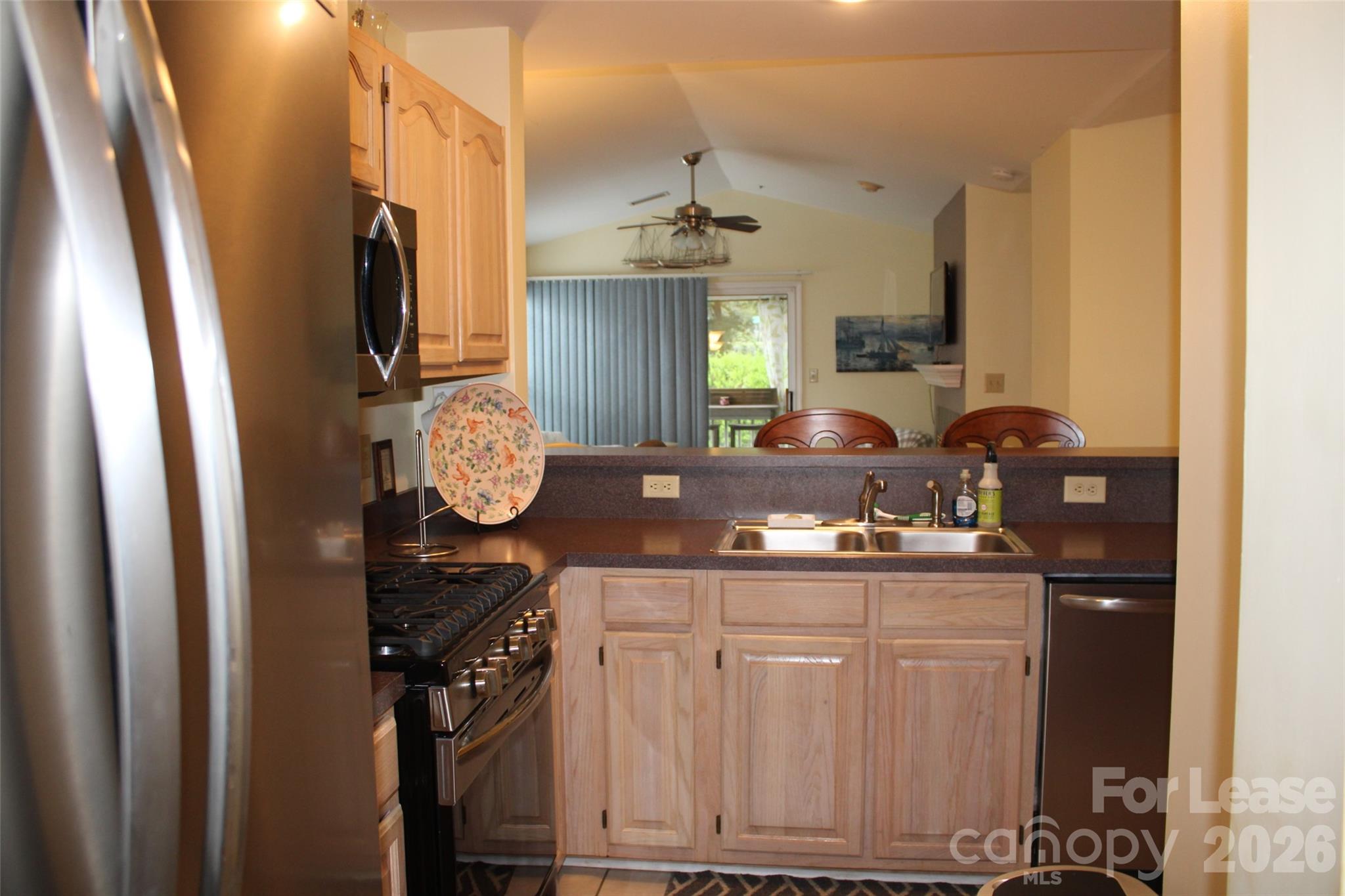 763 Southwest Drive Property Photo 6