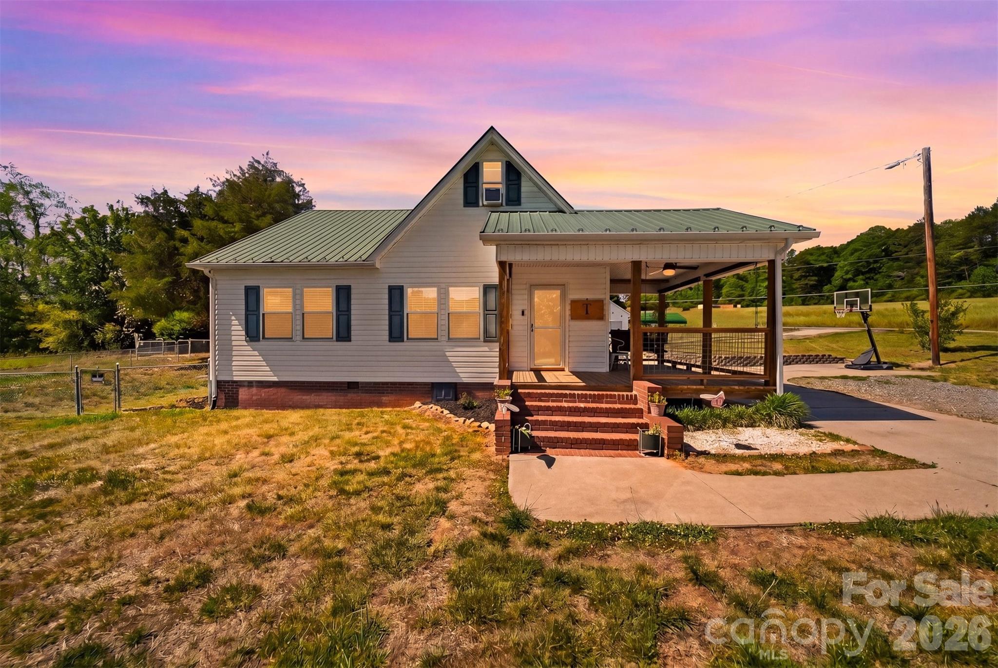 4039 Hartland Road Property Photo 1