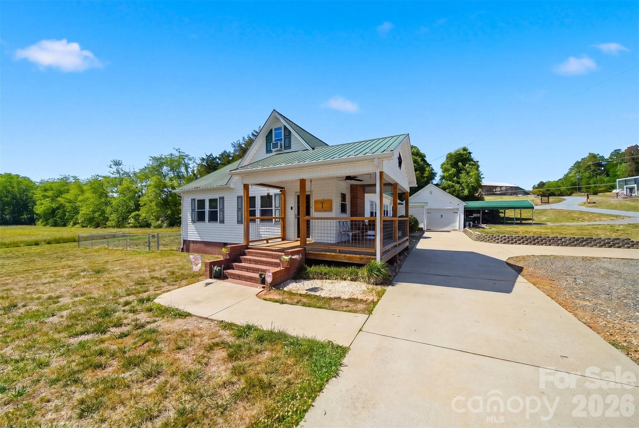 4039 Hartland Road Property Photo 2
