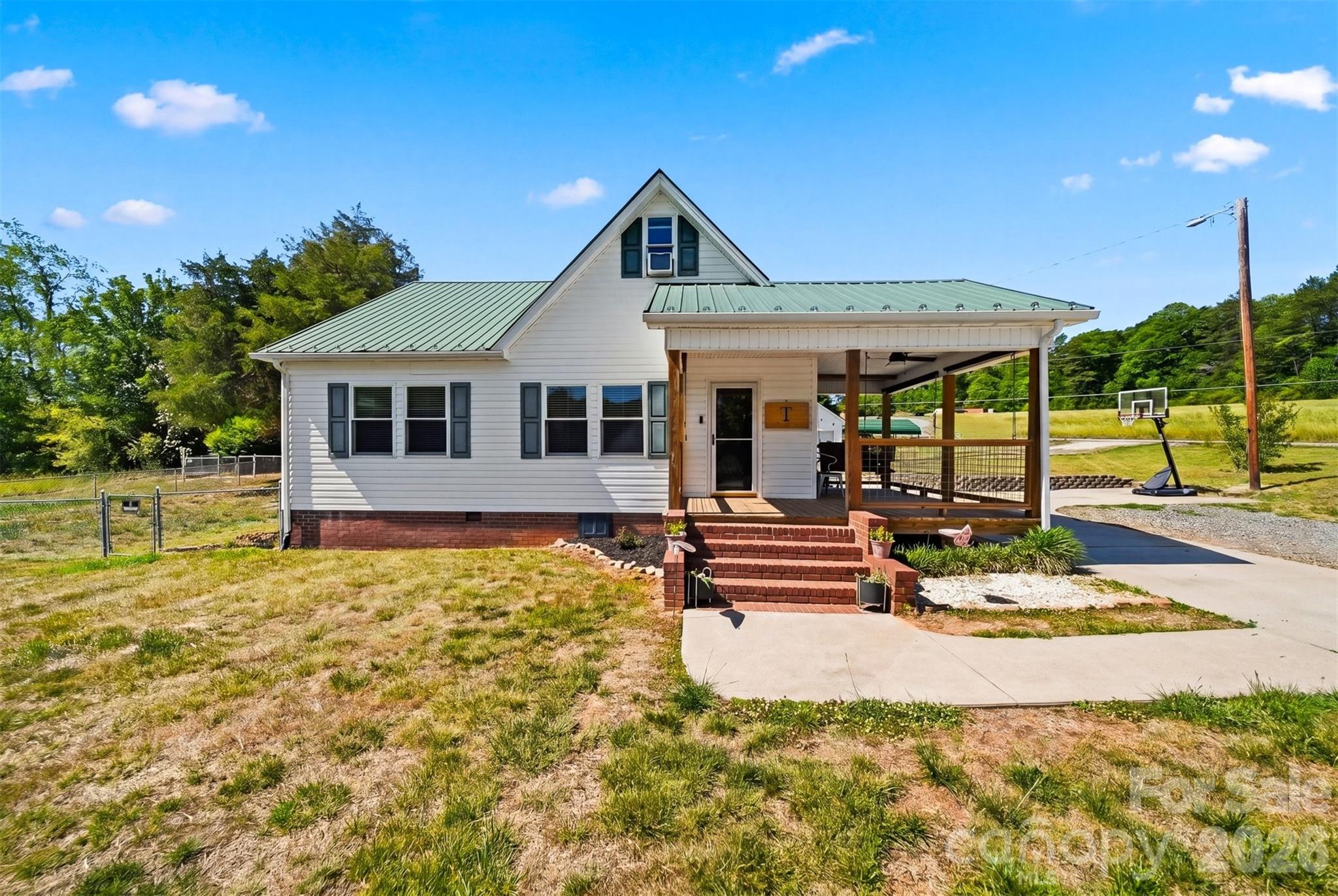 4039 Hartland Road Property Photo 3