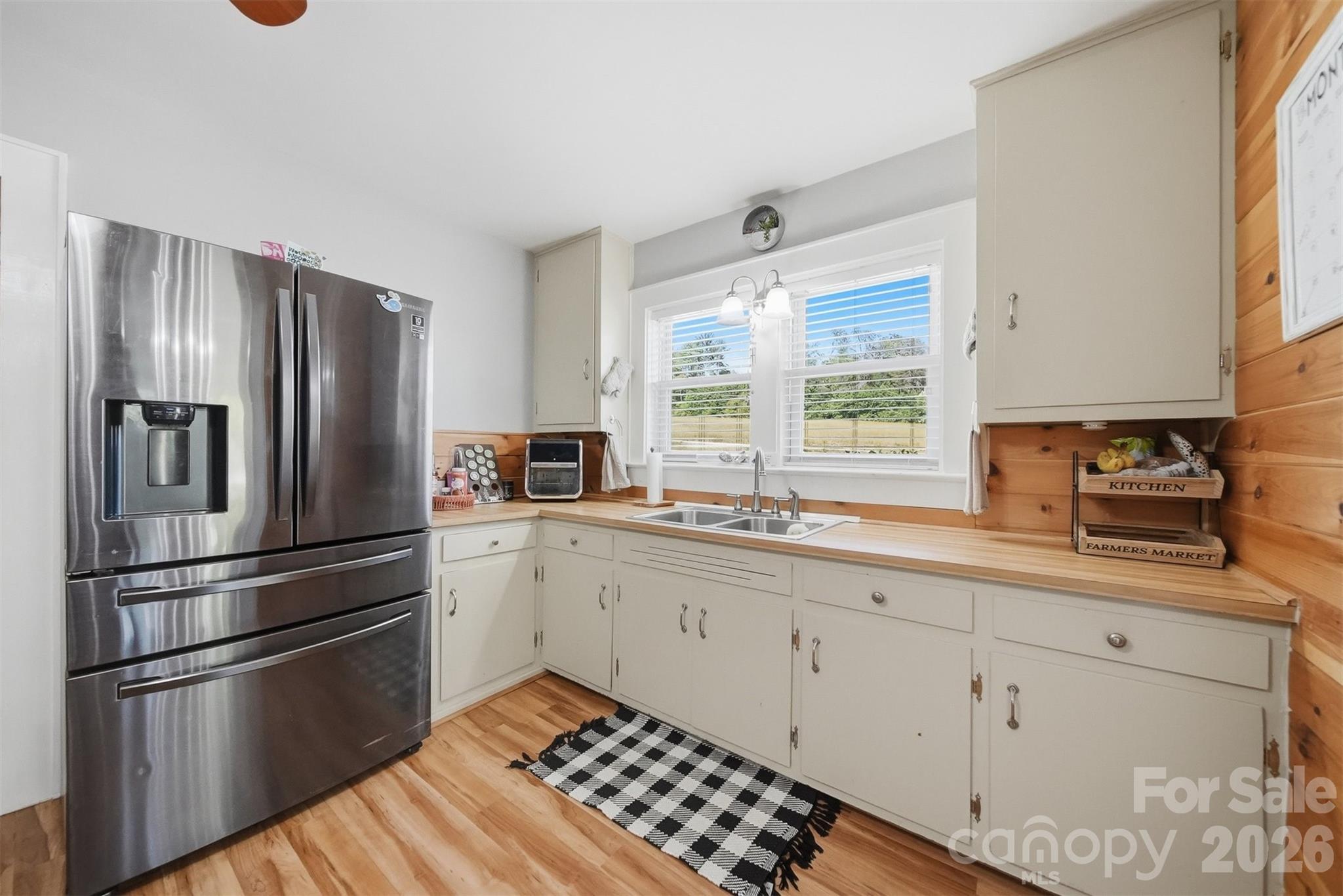 4039 Hartland Road Property Photo 10