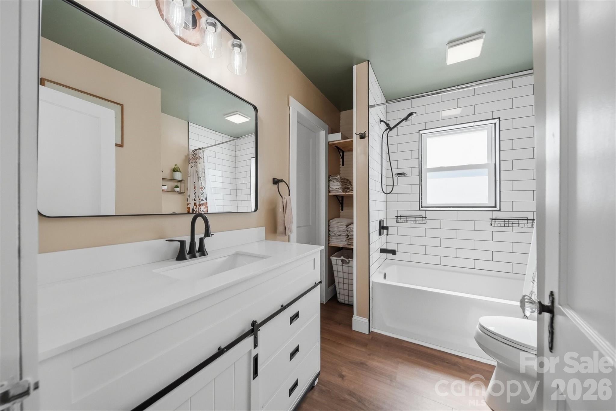 4039 Hartland Road Property Photo 15