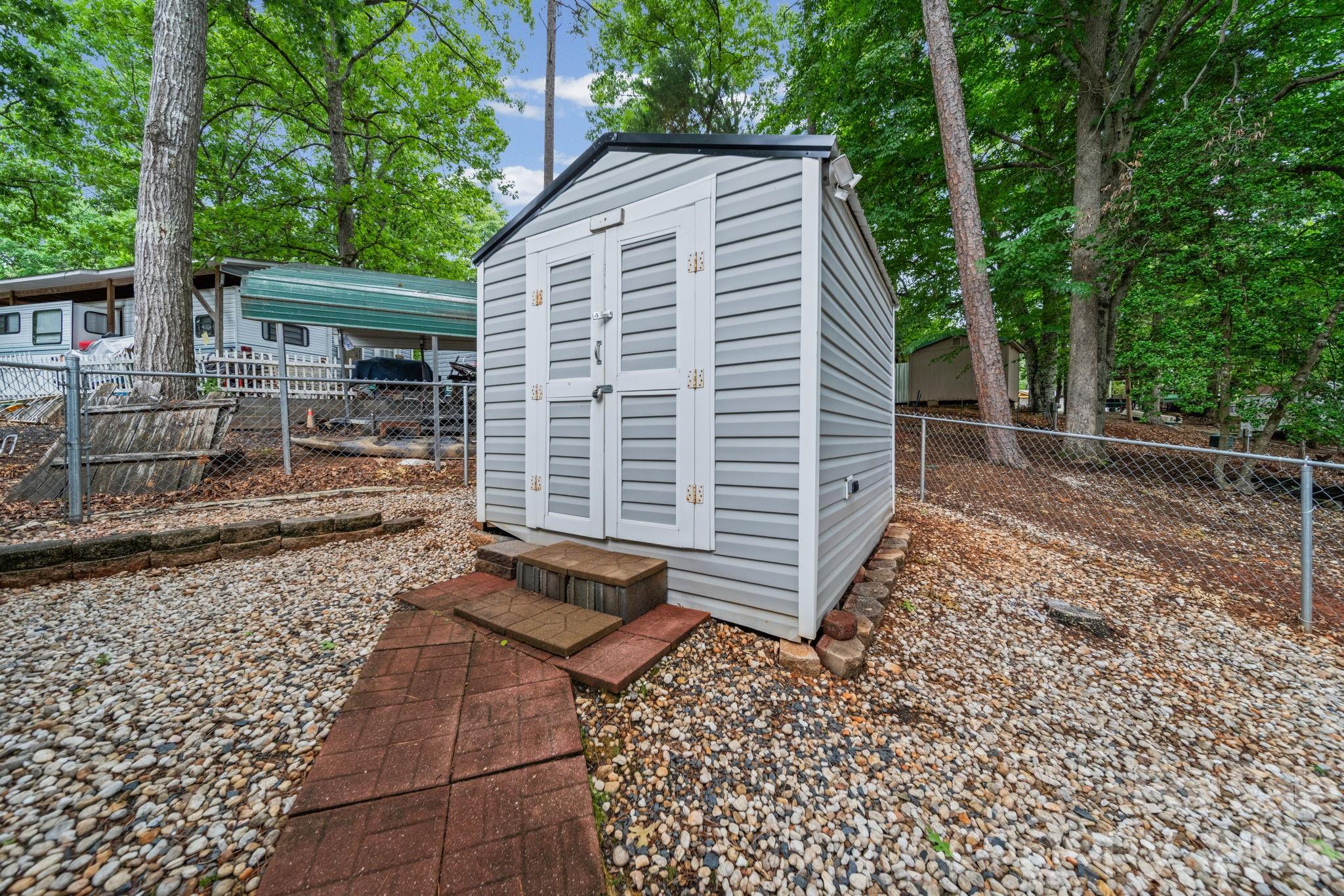 278/280 Lake Tillery Trail Property Photo 9