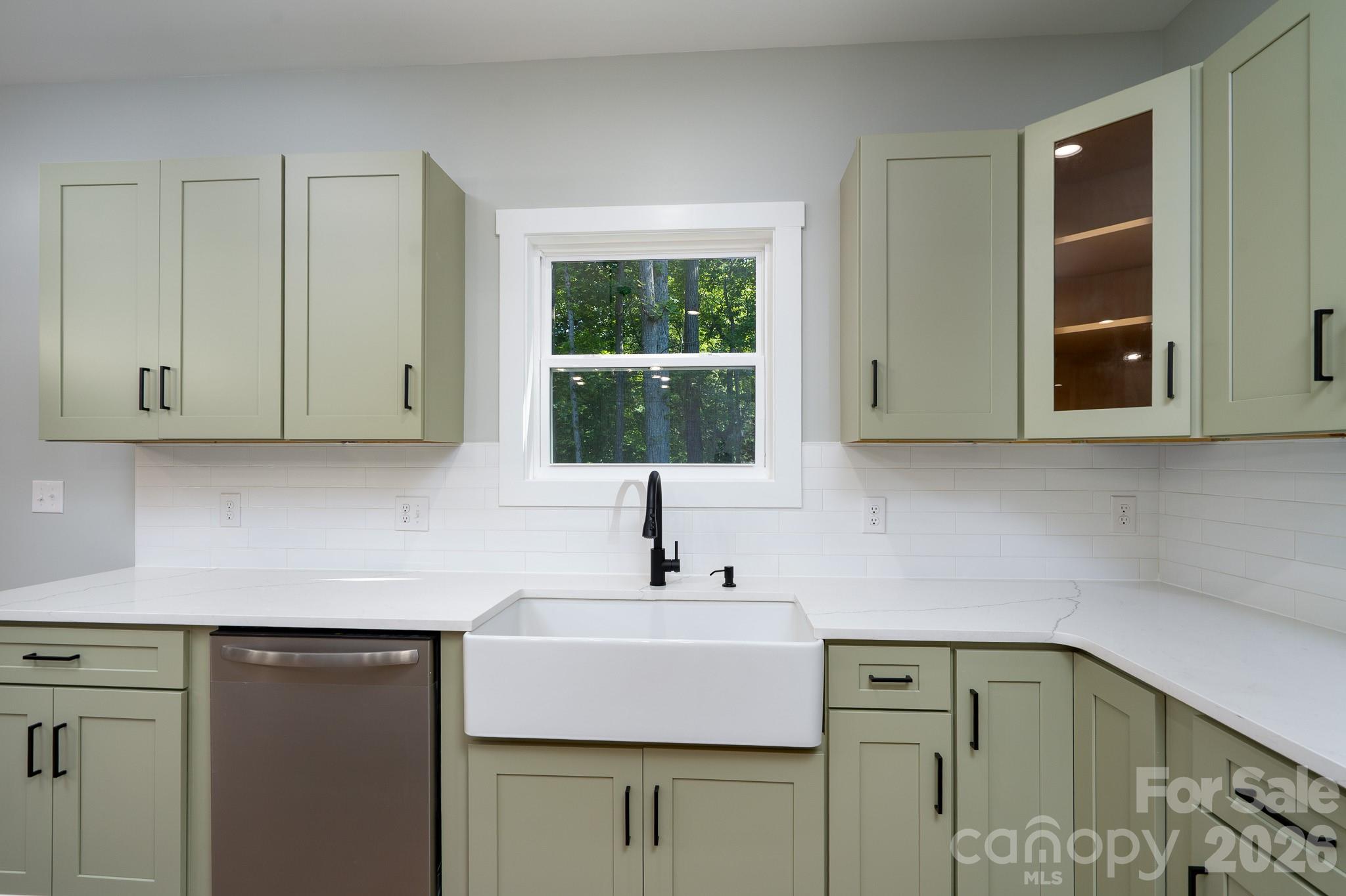 610 Queens Drive Property Photo 23
