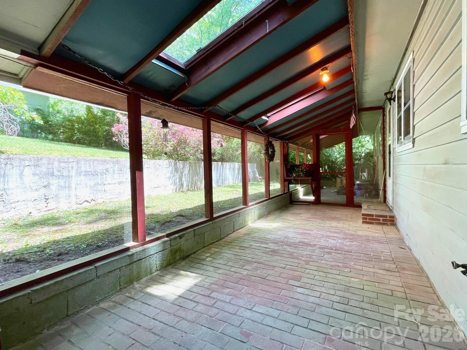 213 N Park Lane Property Photo 6