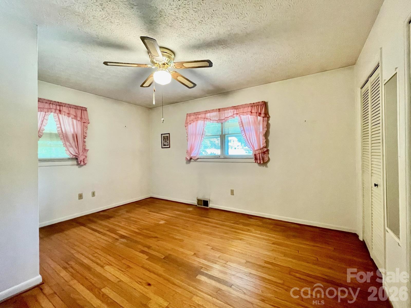 213 N Park Lane Property Photo 12