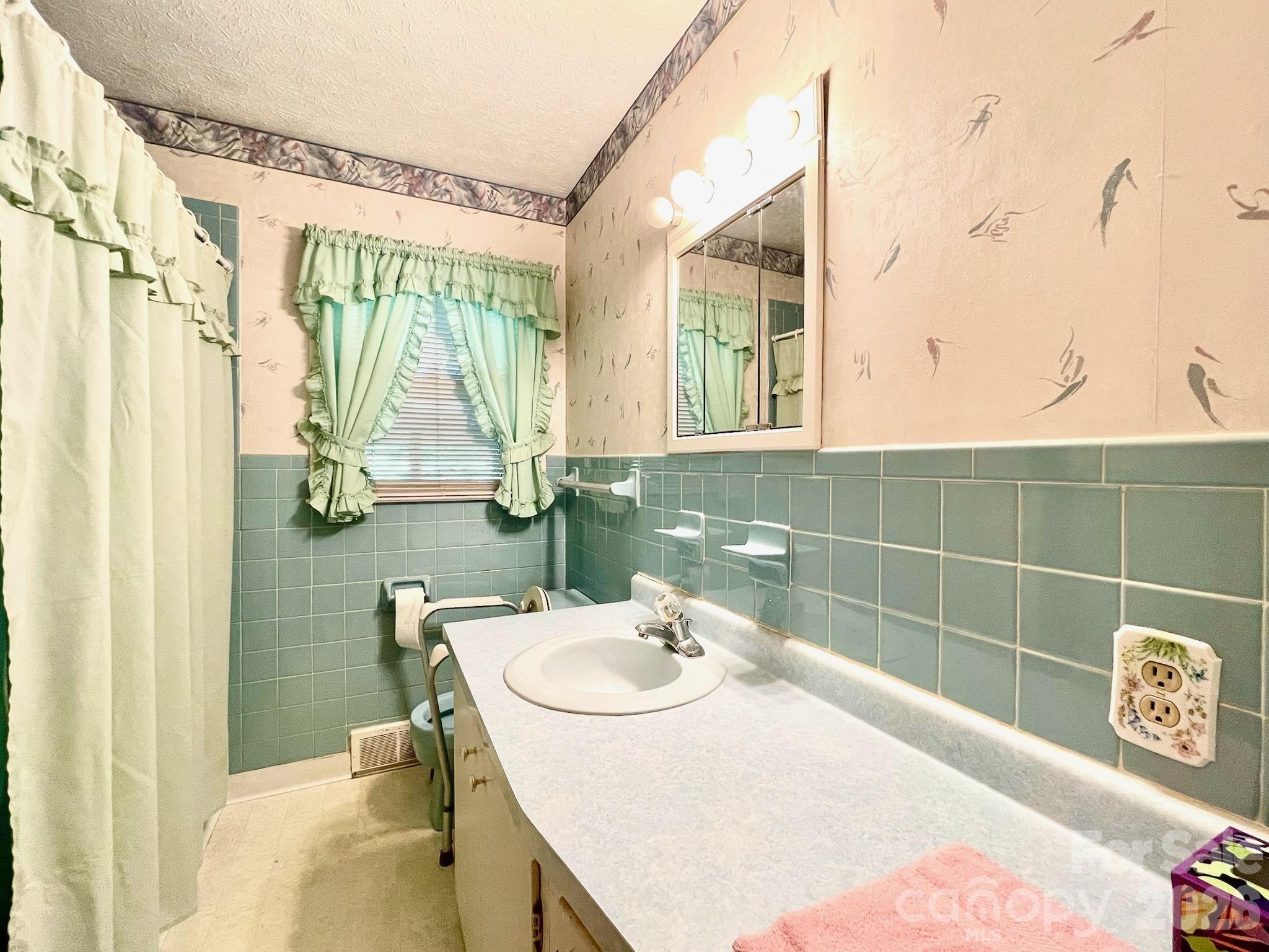 213 N Park Lane Property Photo 16