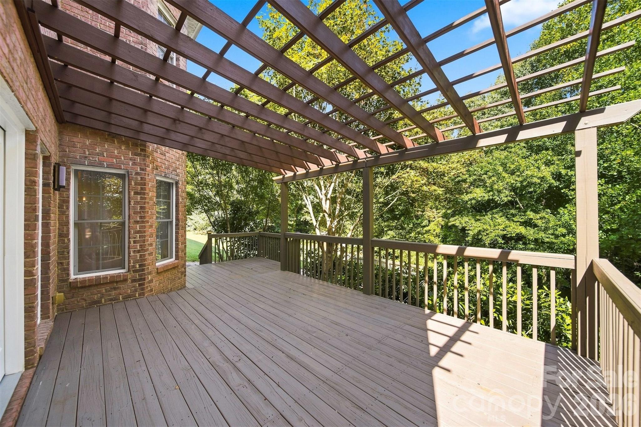 381 Lake Forest Drive Property Photo 4