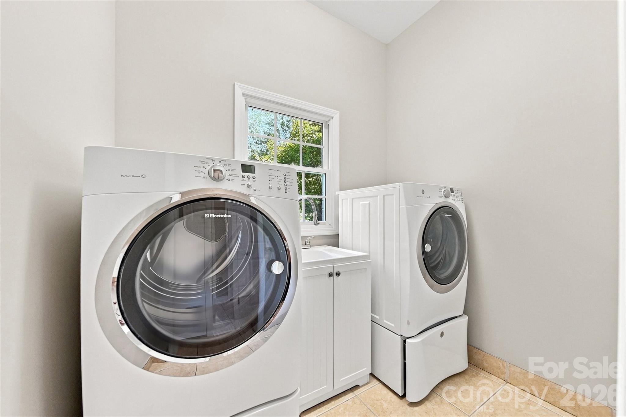 381 Lake Forest Drive Property Photo 22