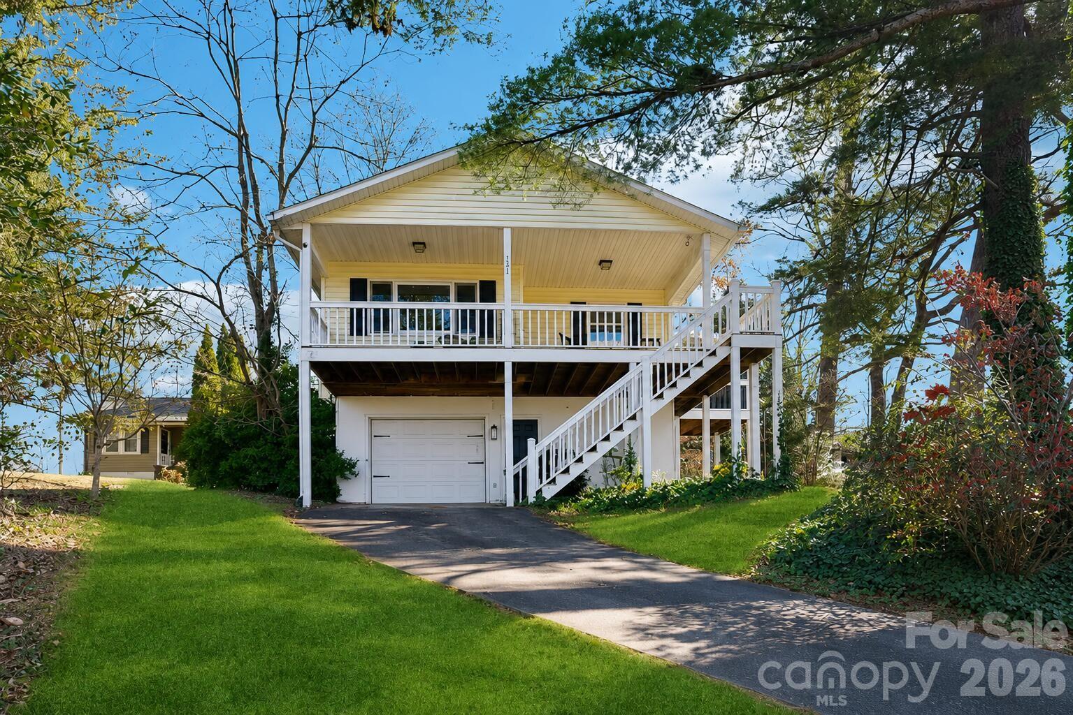 121 Oak Terrace Property Photo 1