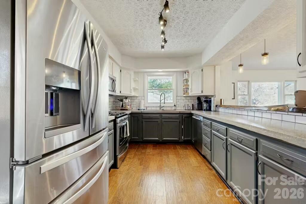 121 Oak Terrace Property Photo 4