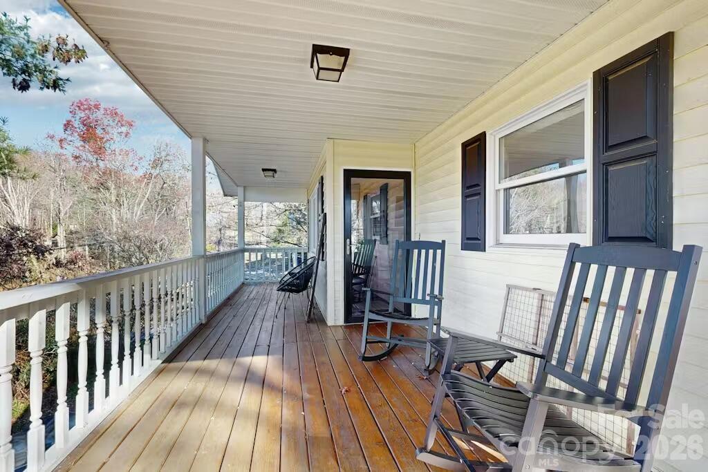 121 Oak Terrace Property Photo 16