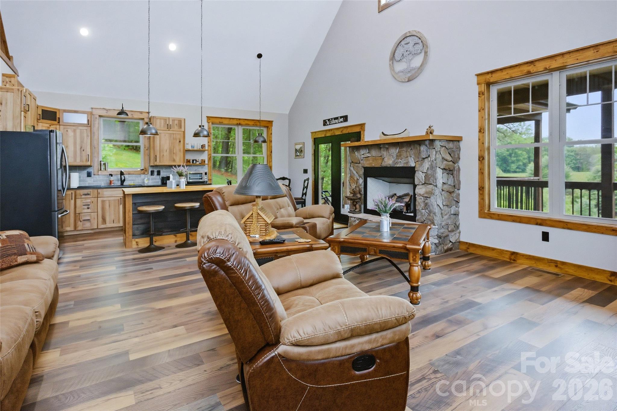 211 Wimbledon Court Property Photo 9