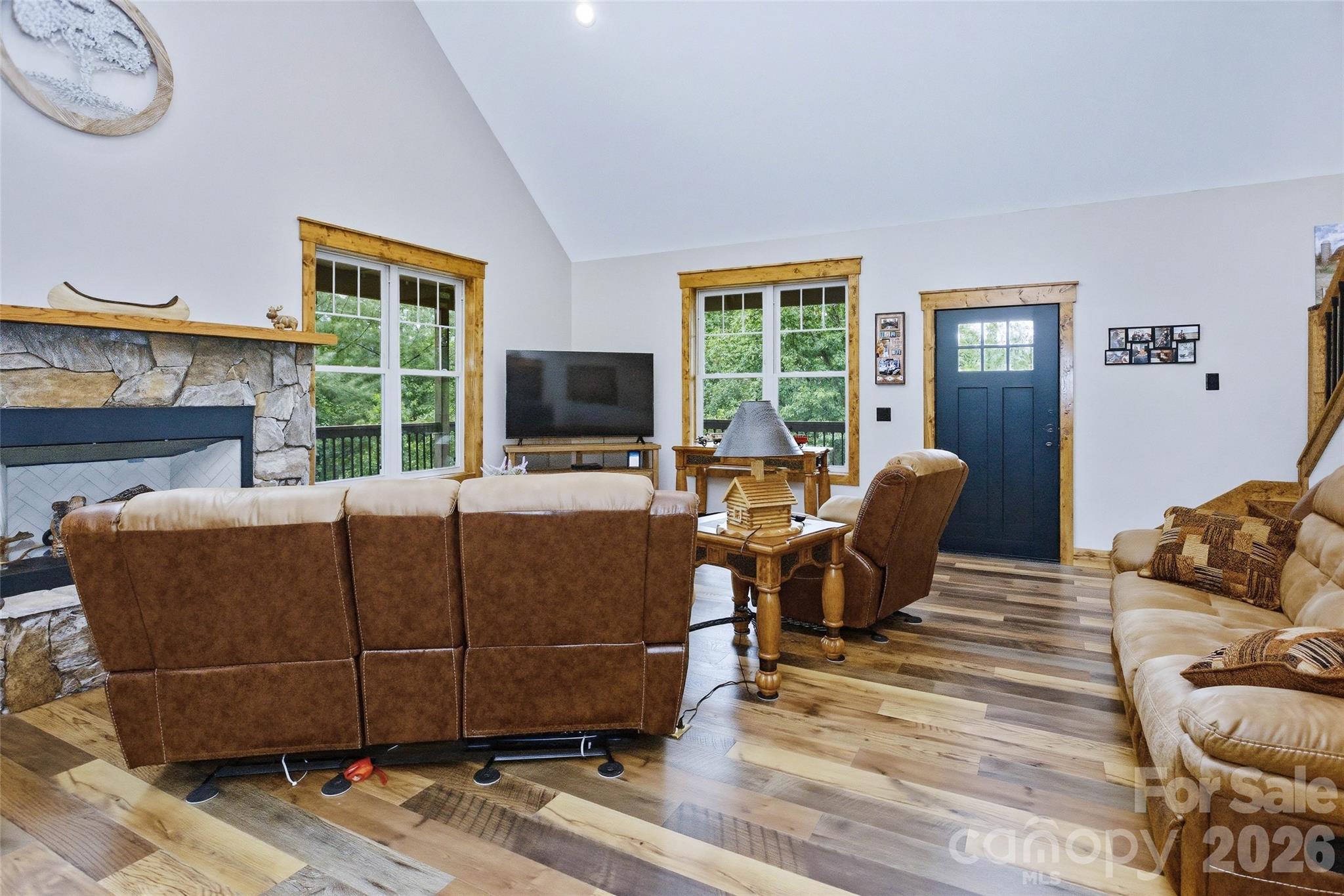 211 Wimbledon Court Property Photo 10