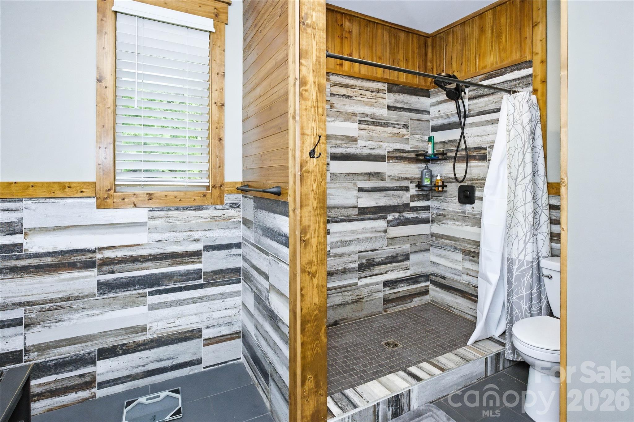 211 Wimbledon Court Property Photo 23