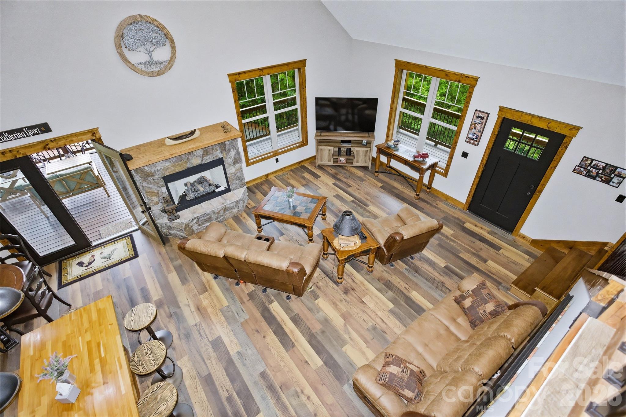 211 Wimbledon Court Property Photo 25