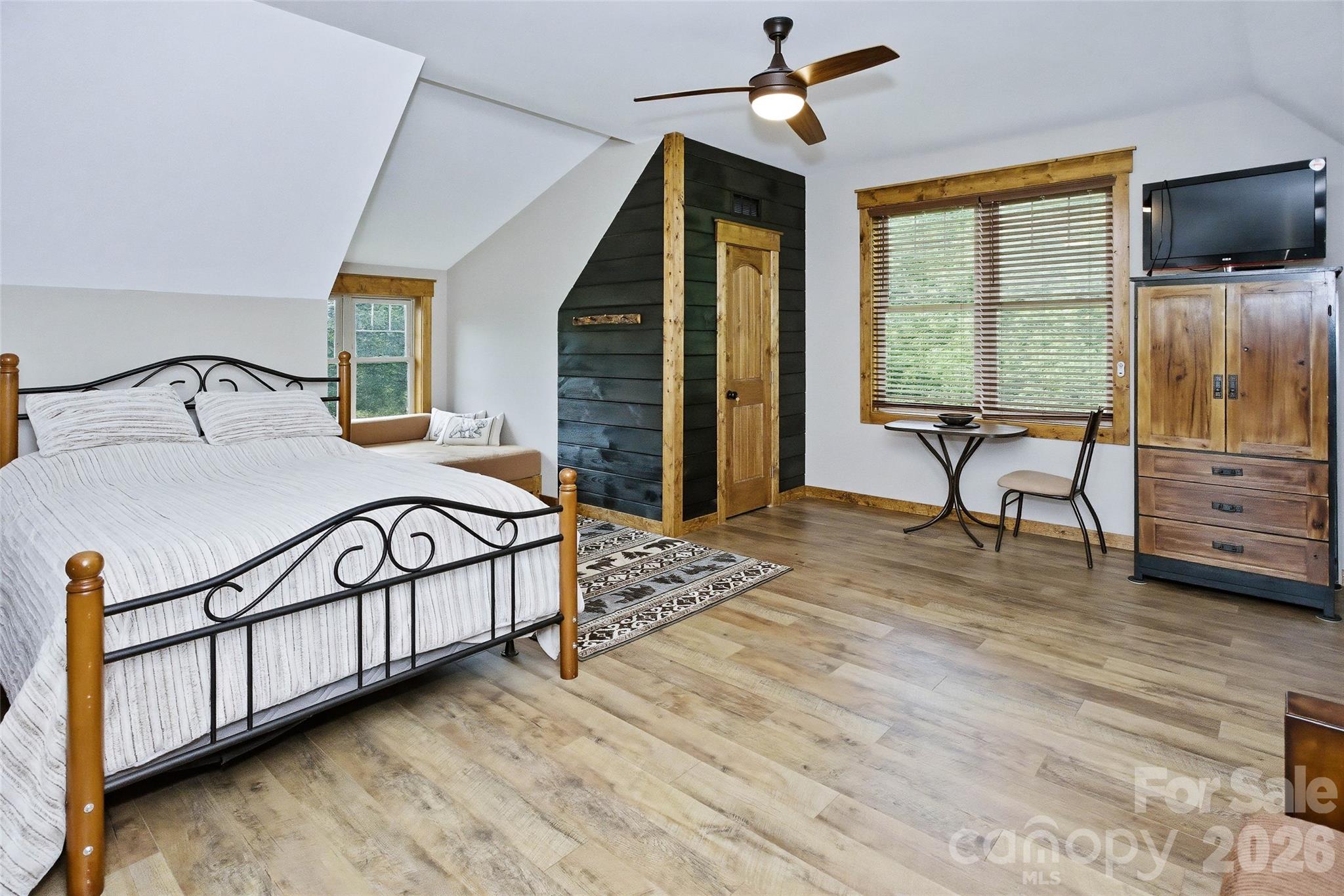 211 Wimbledon Court Property Photo 27