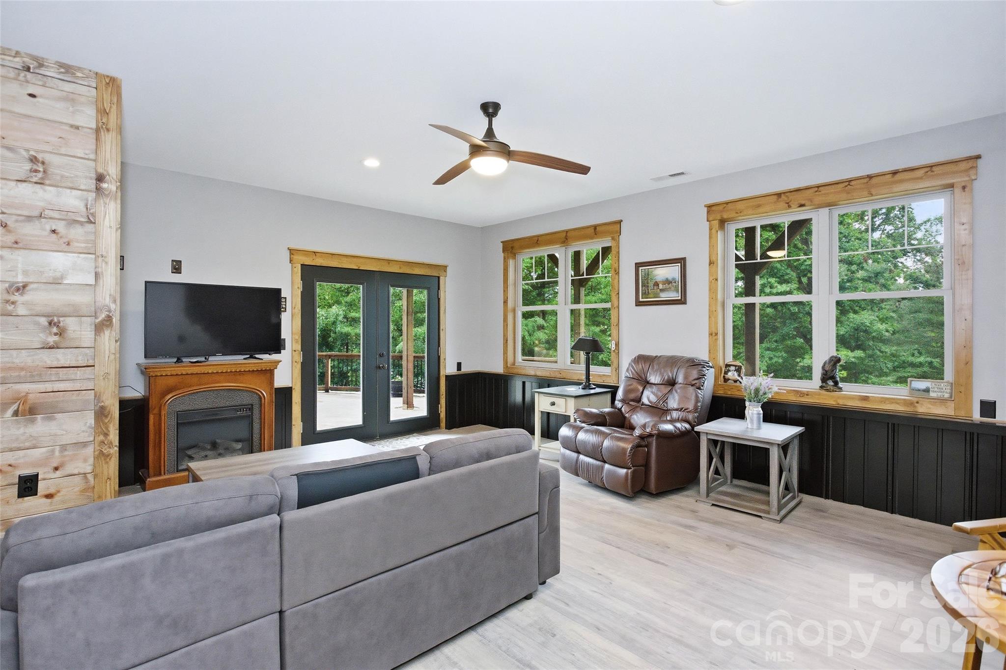 211 Wimbledon Court Property Photo 30