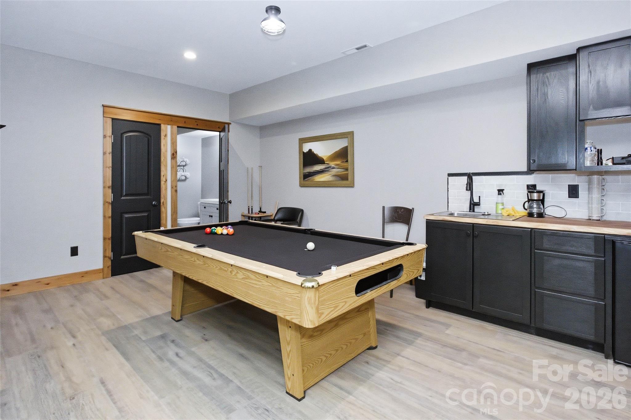 211 Wimbledon Court Property Photo 33