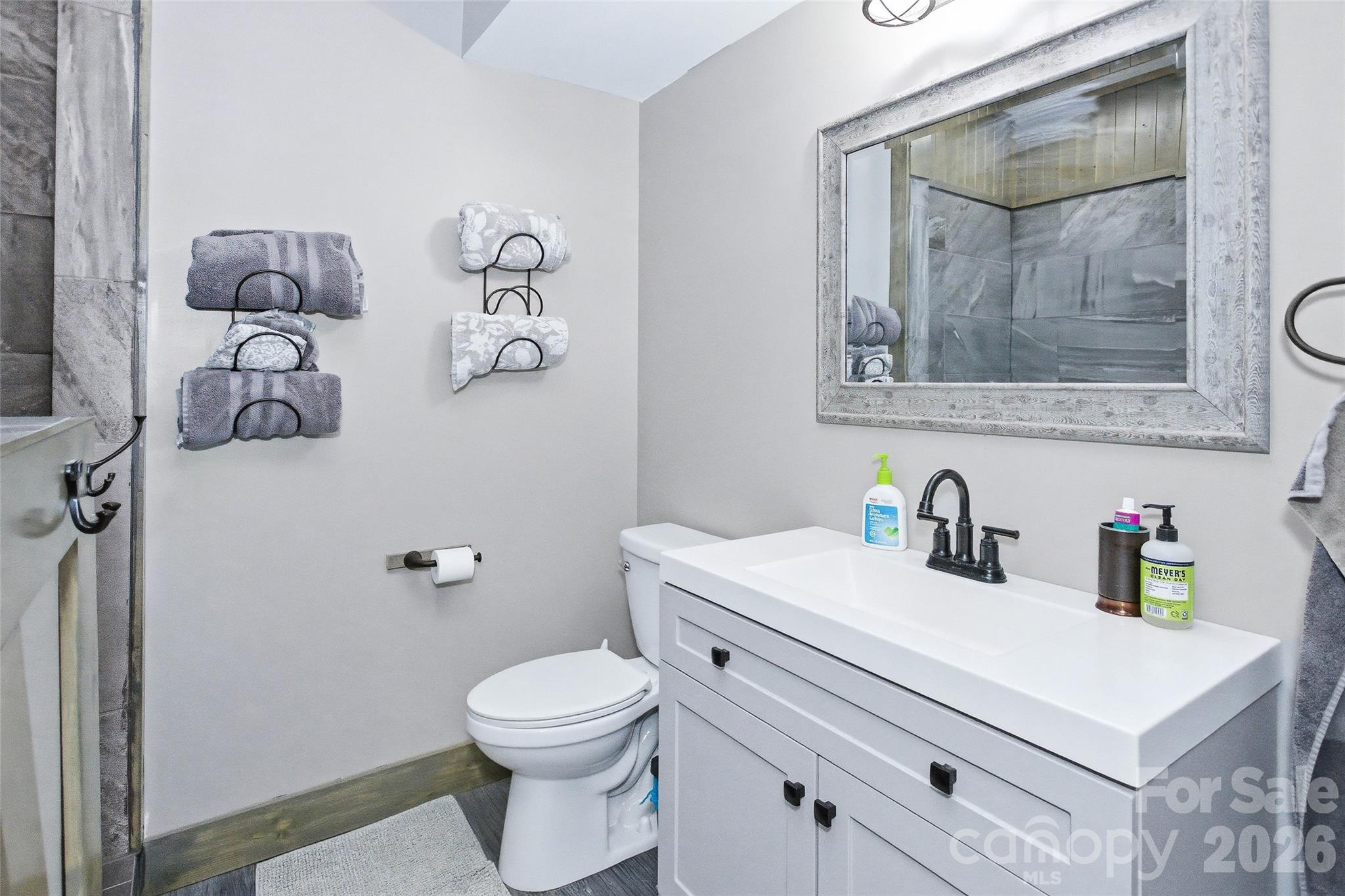211 Wimbledon Court Property Photo 34