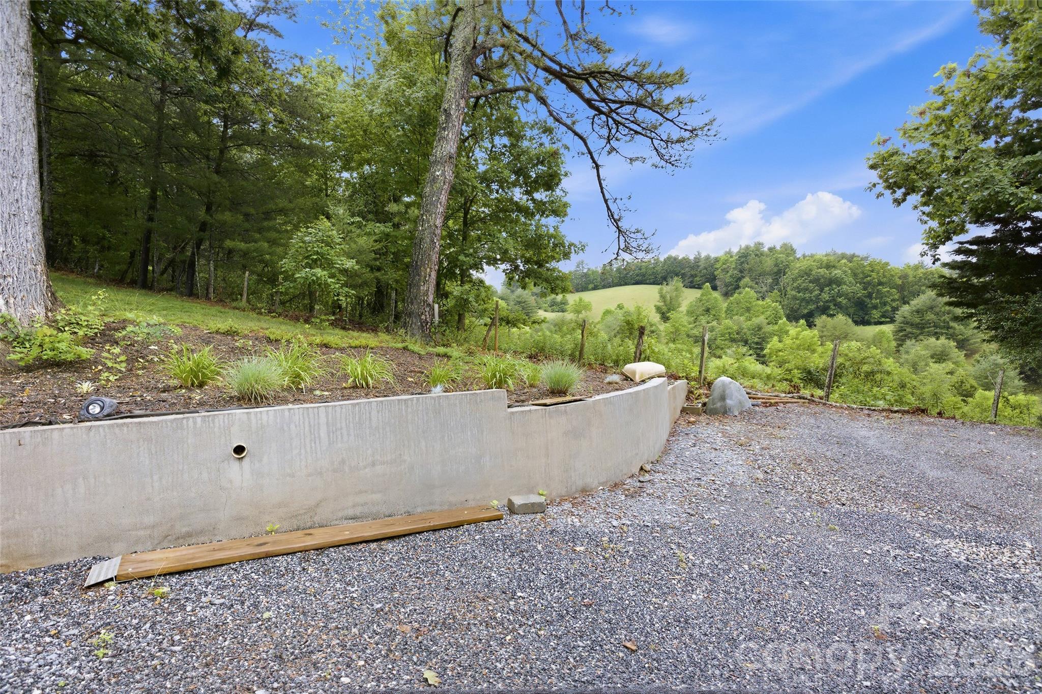 211 Wimbledon Court Property Photo 47
