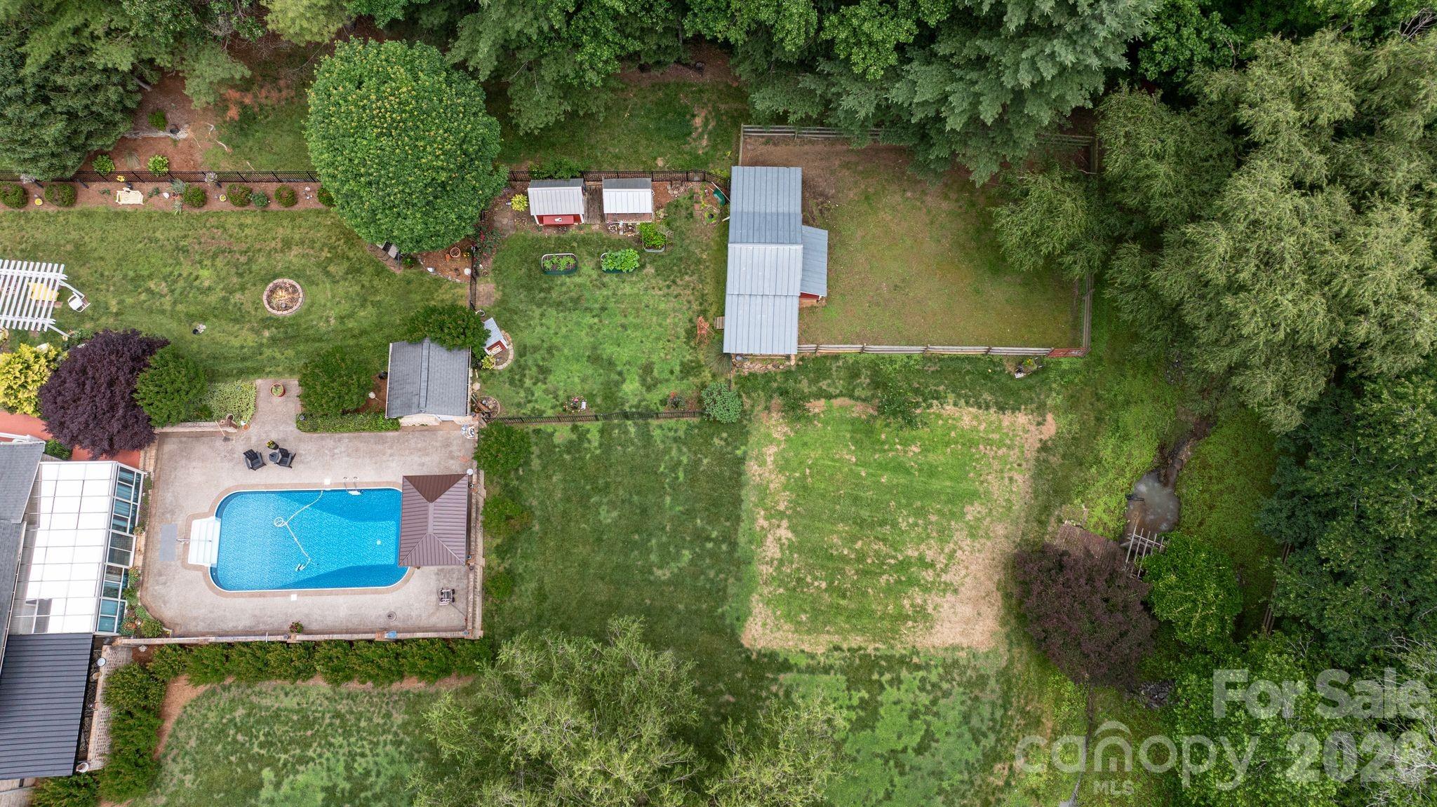 401 Redwood Court Property Photo 12