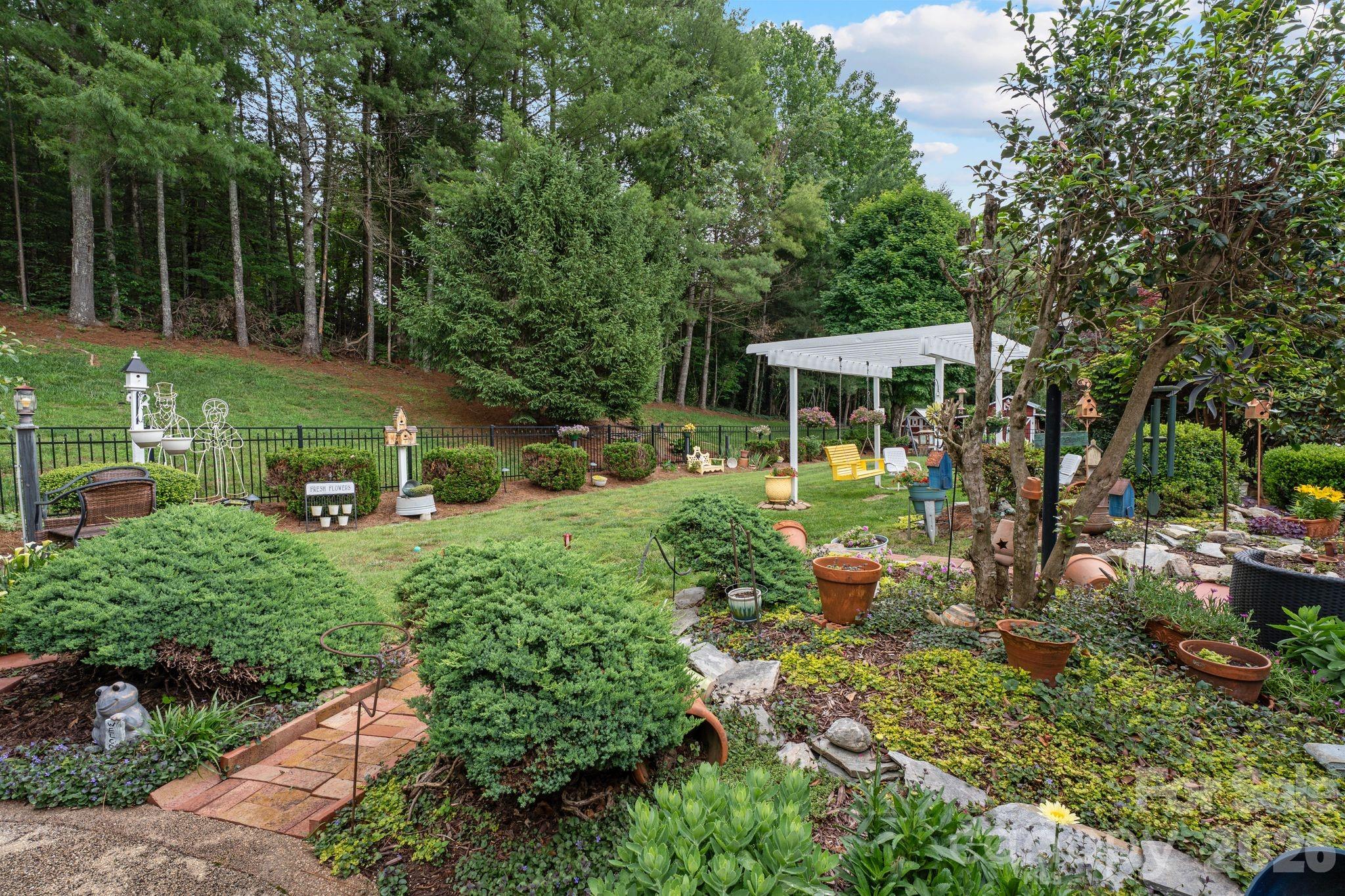 401 Redwood Court Property Photo 45