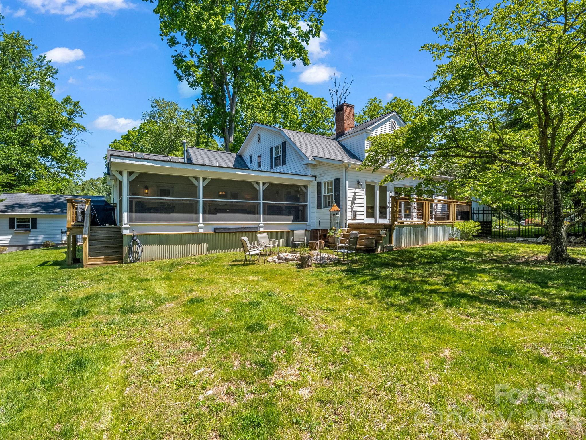 536 Maple Street Property Photo 5