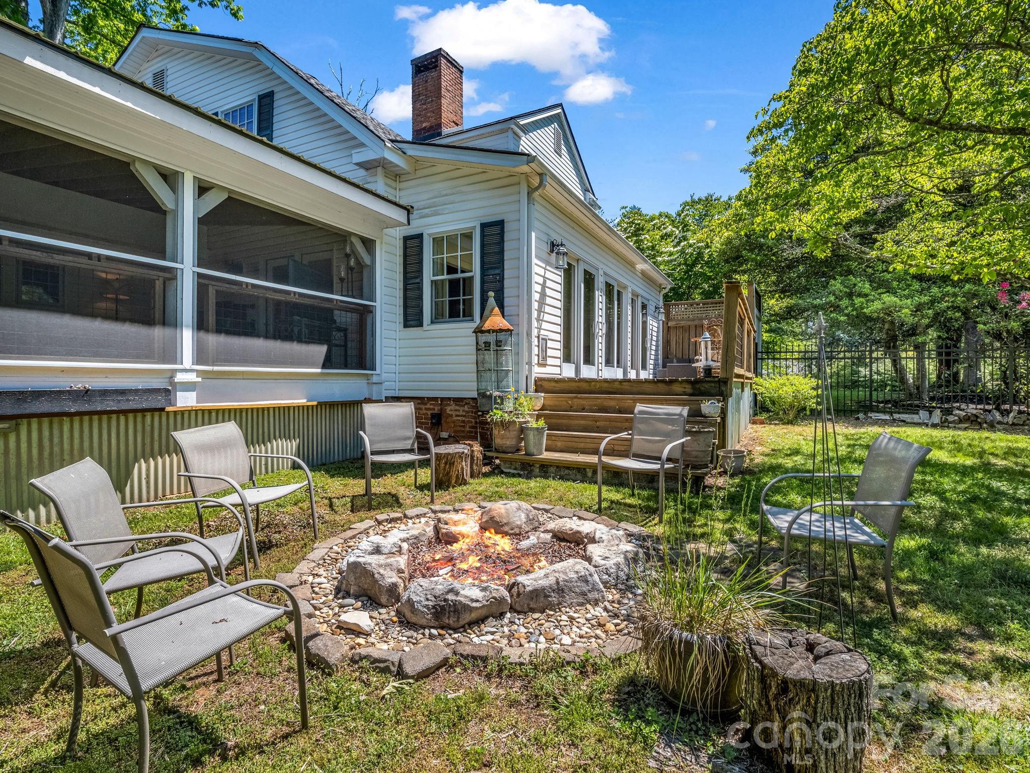 536 Maple Street Property Photo 6