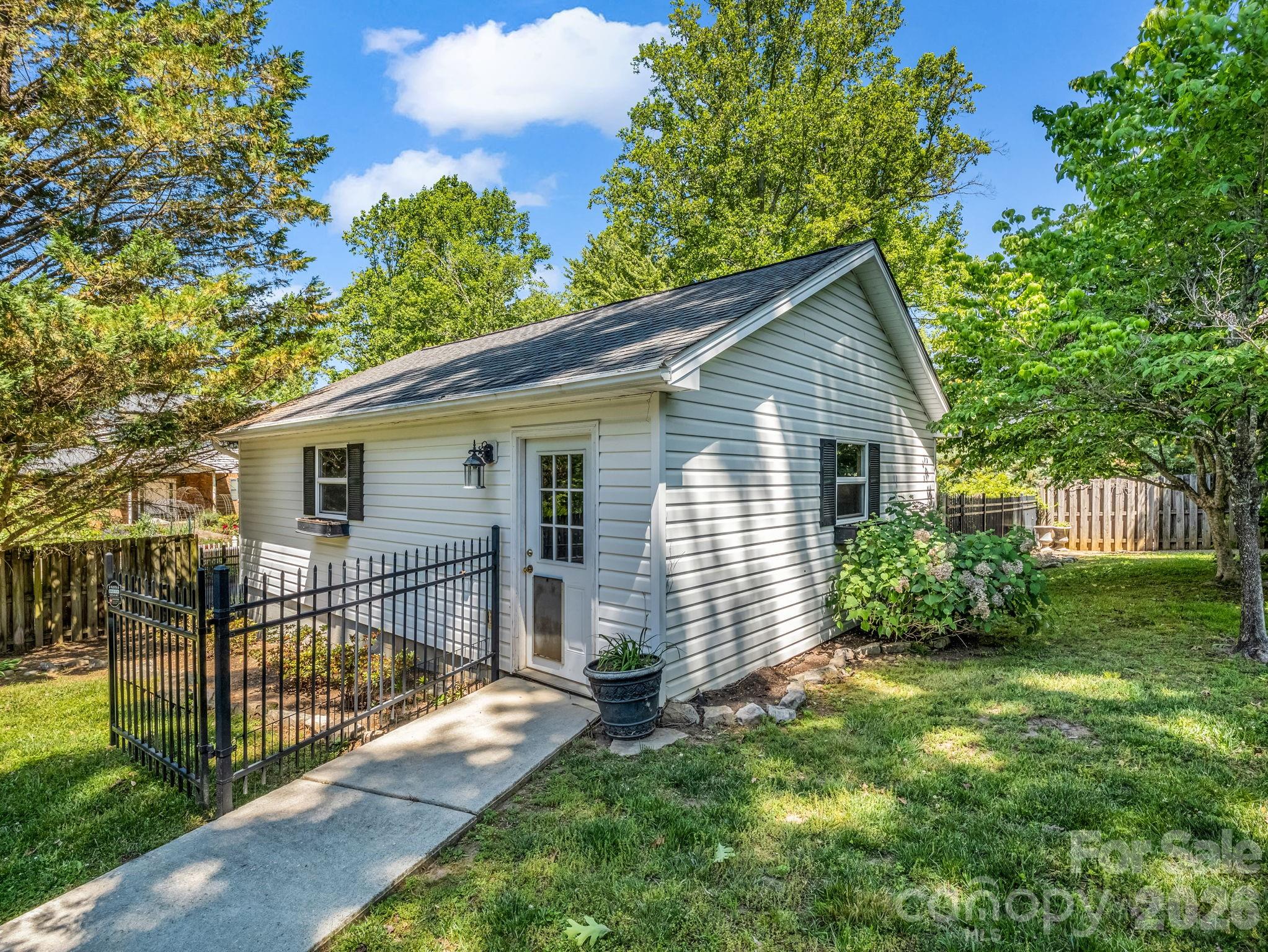 536 Maple Street Property Photo 8